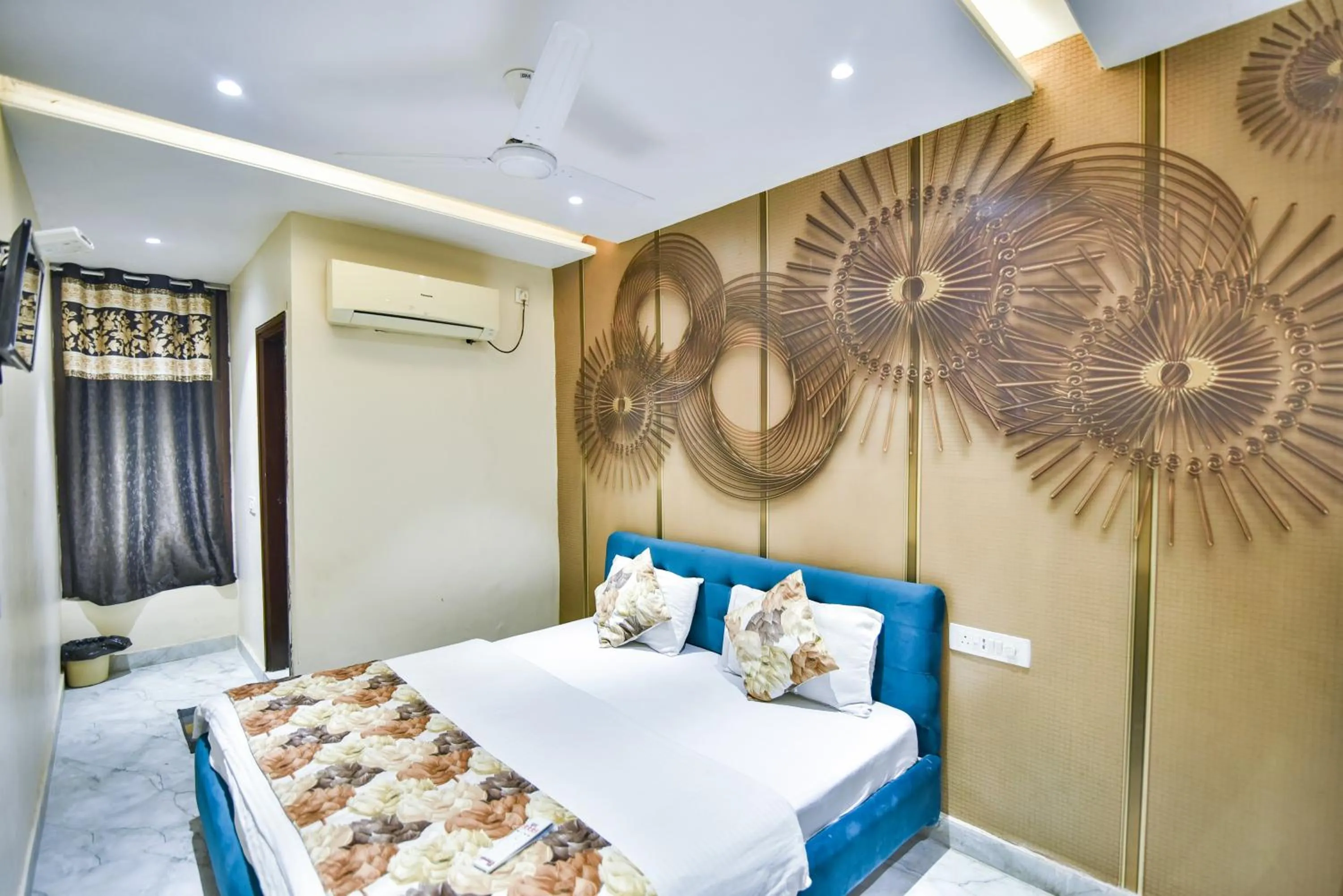 Bedroom, Bed in Hotel Singh International, Amritsar