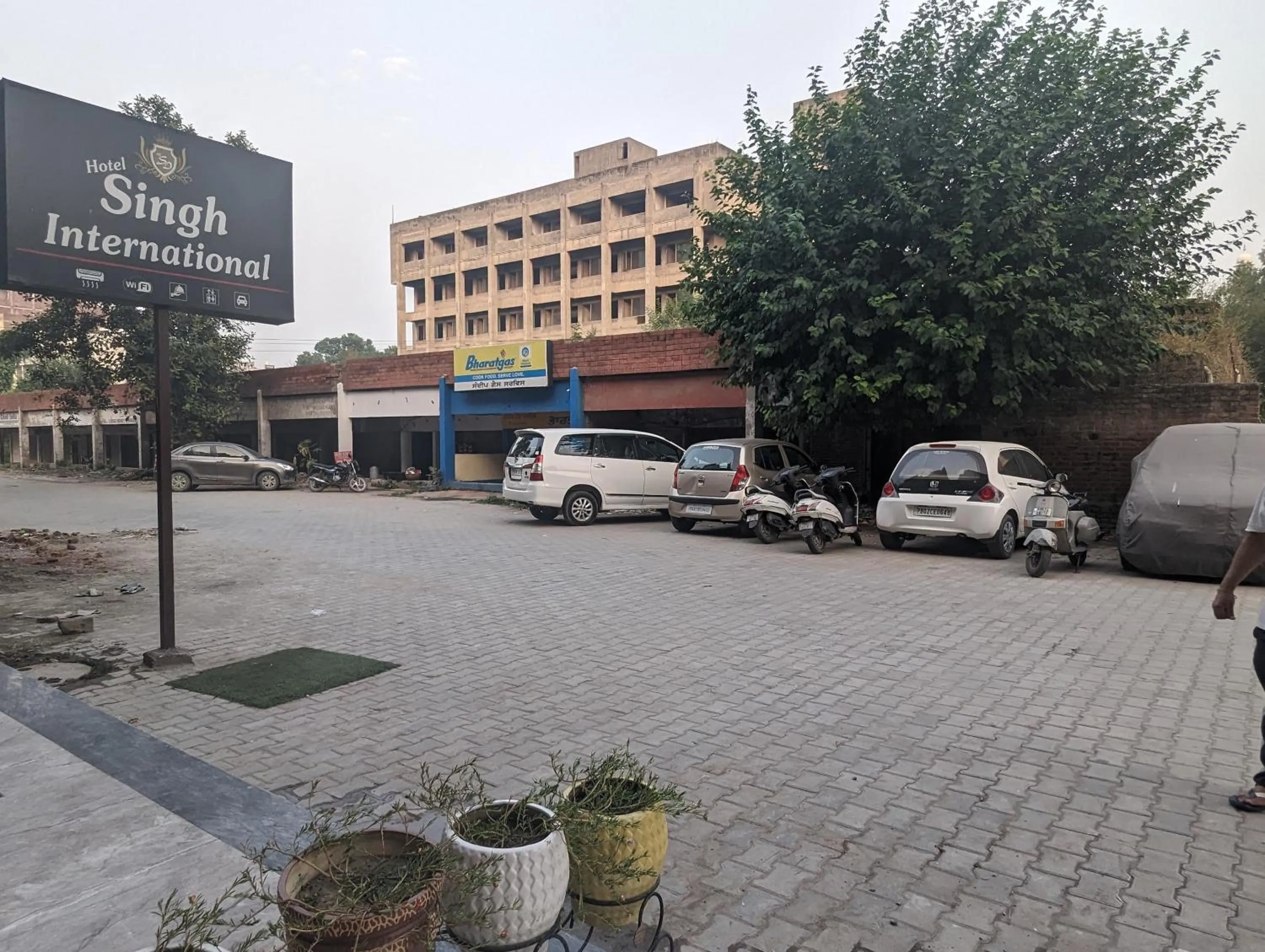 Parking in Hotel Singh International, Amritsar