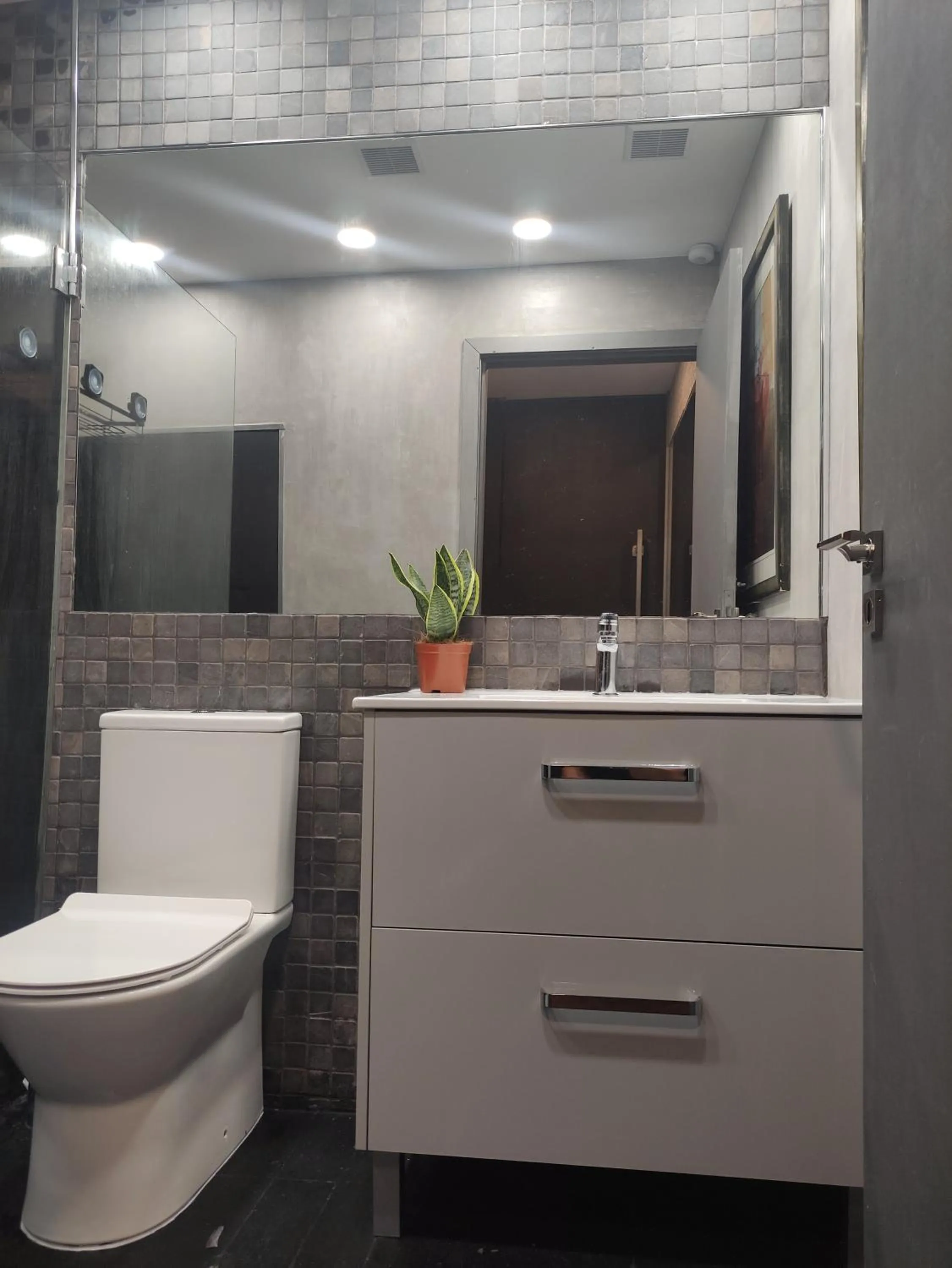 Toilet in Caruma Surf Hostel