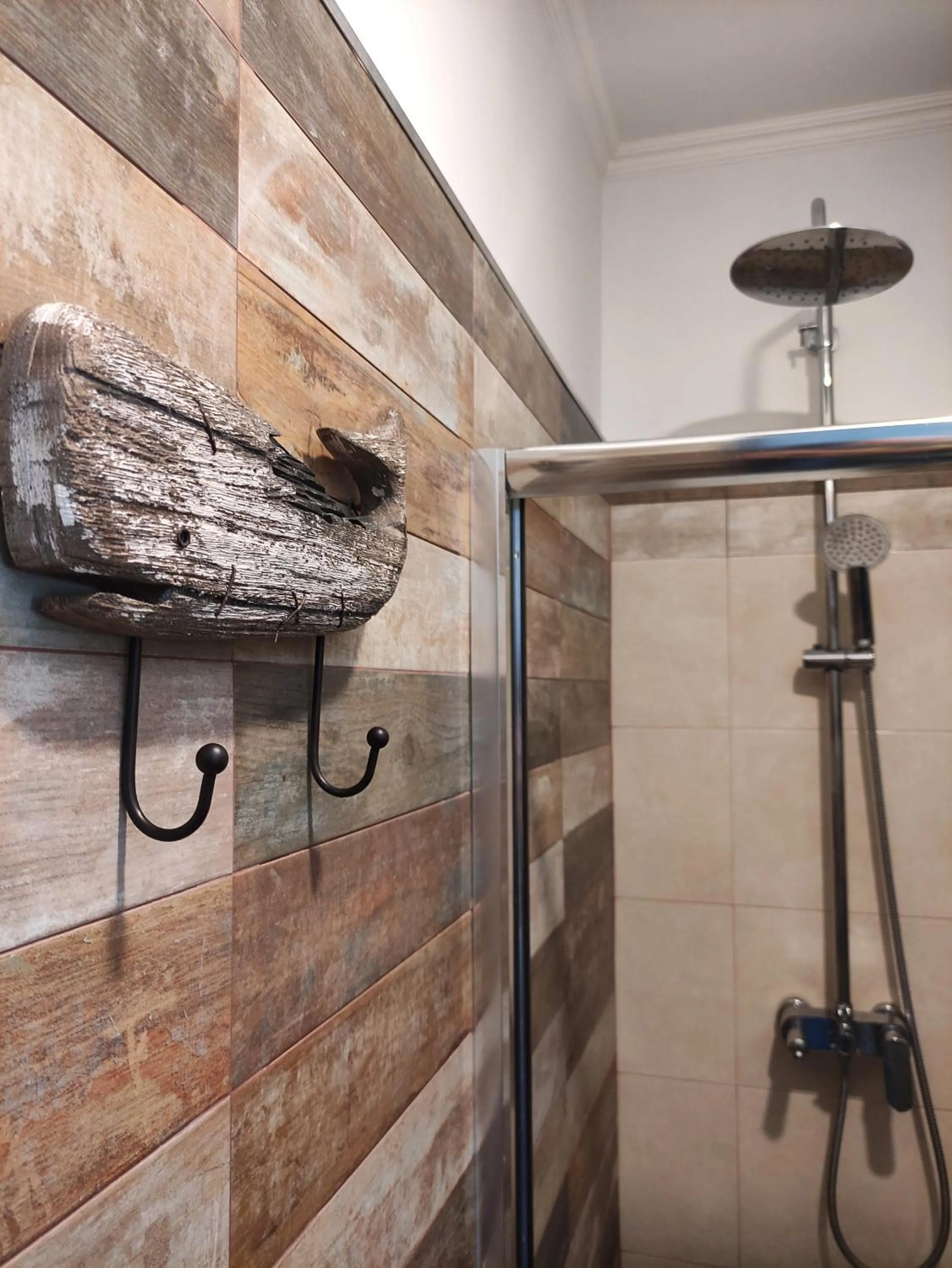 Shower in Caruma Surf Hostel