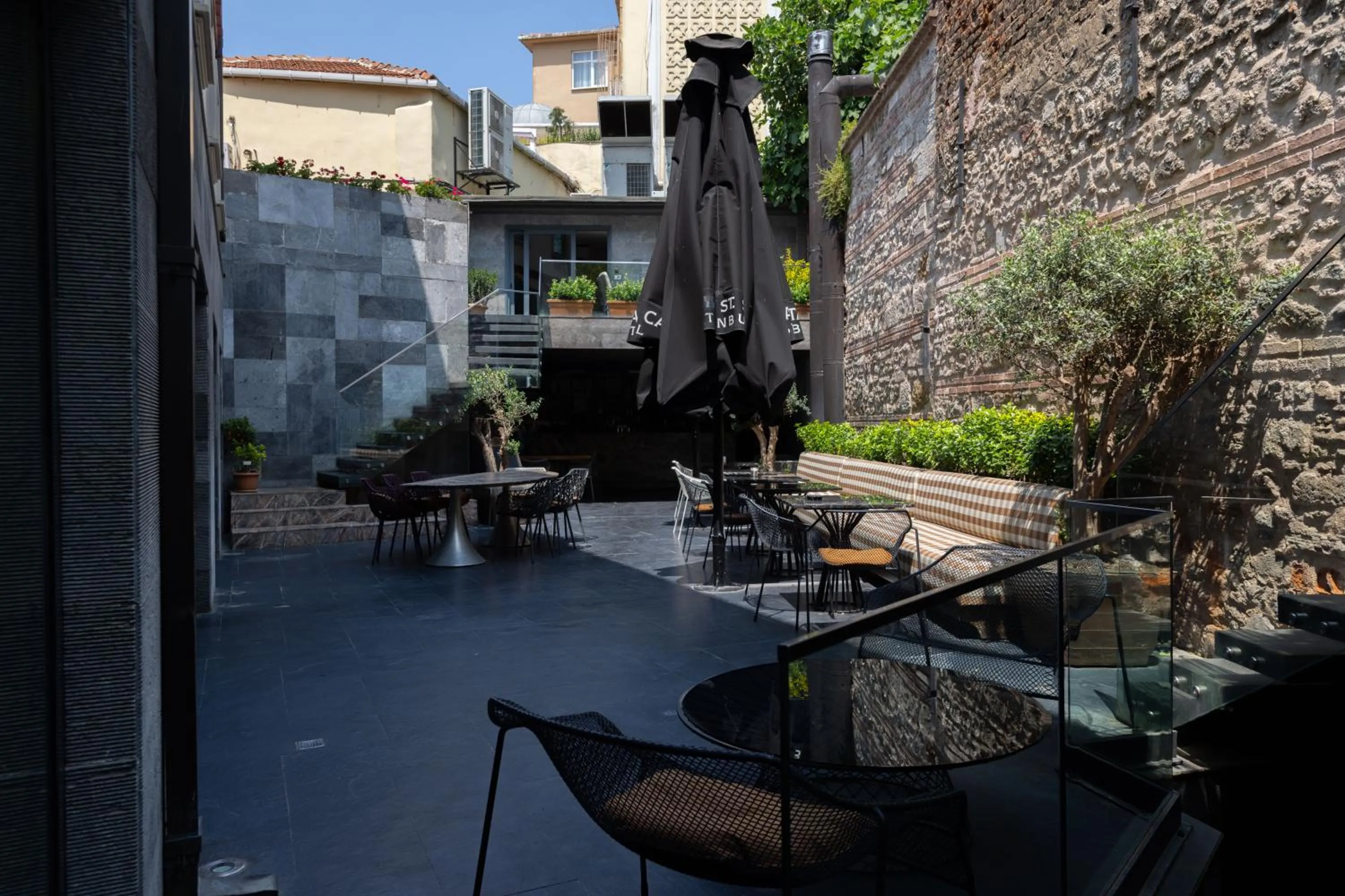 Restaurant/places to eat in Hotel Saint Sophia