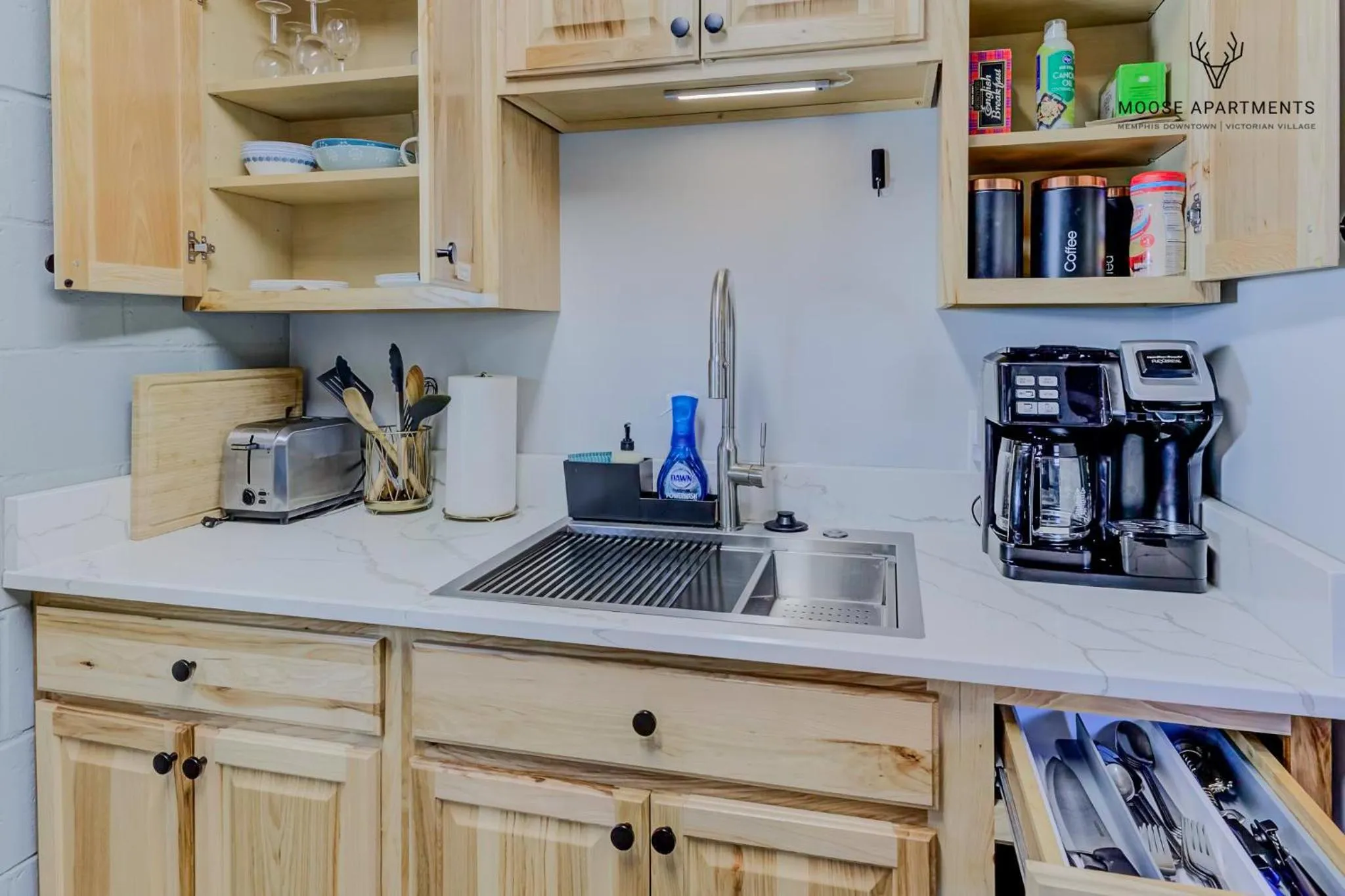 Coffee/tea facilities in The Moose at Memphis Downtown & Victorian Village