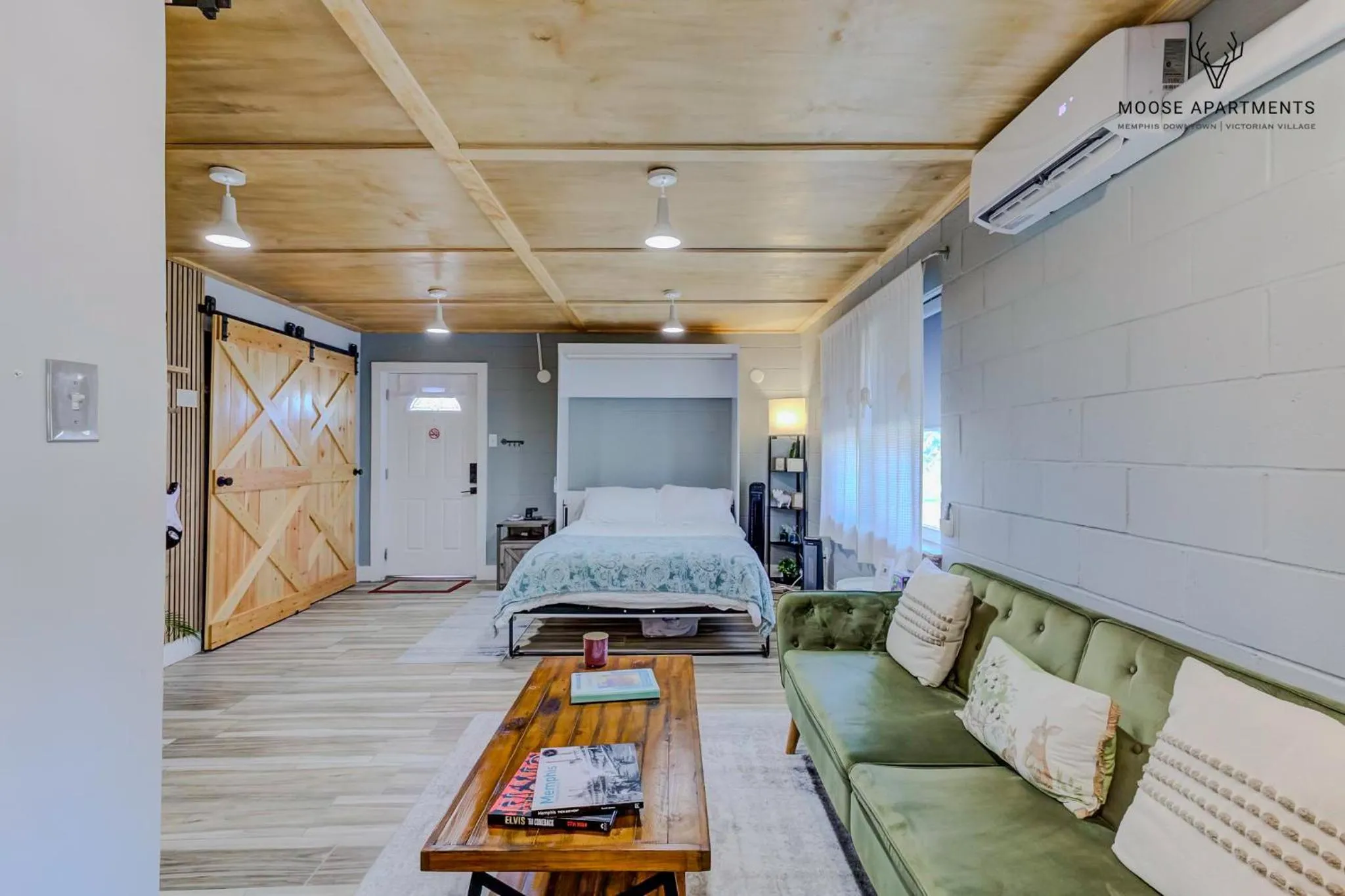 Bed in The Moose at Memphis Downtown & Victorian Village