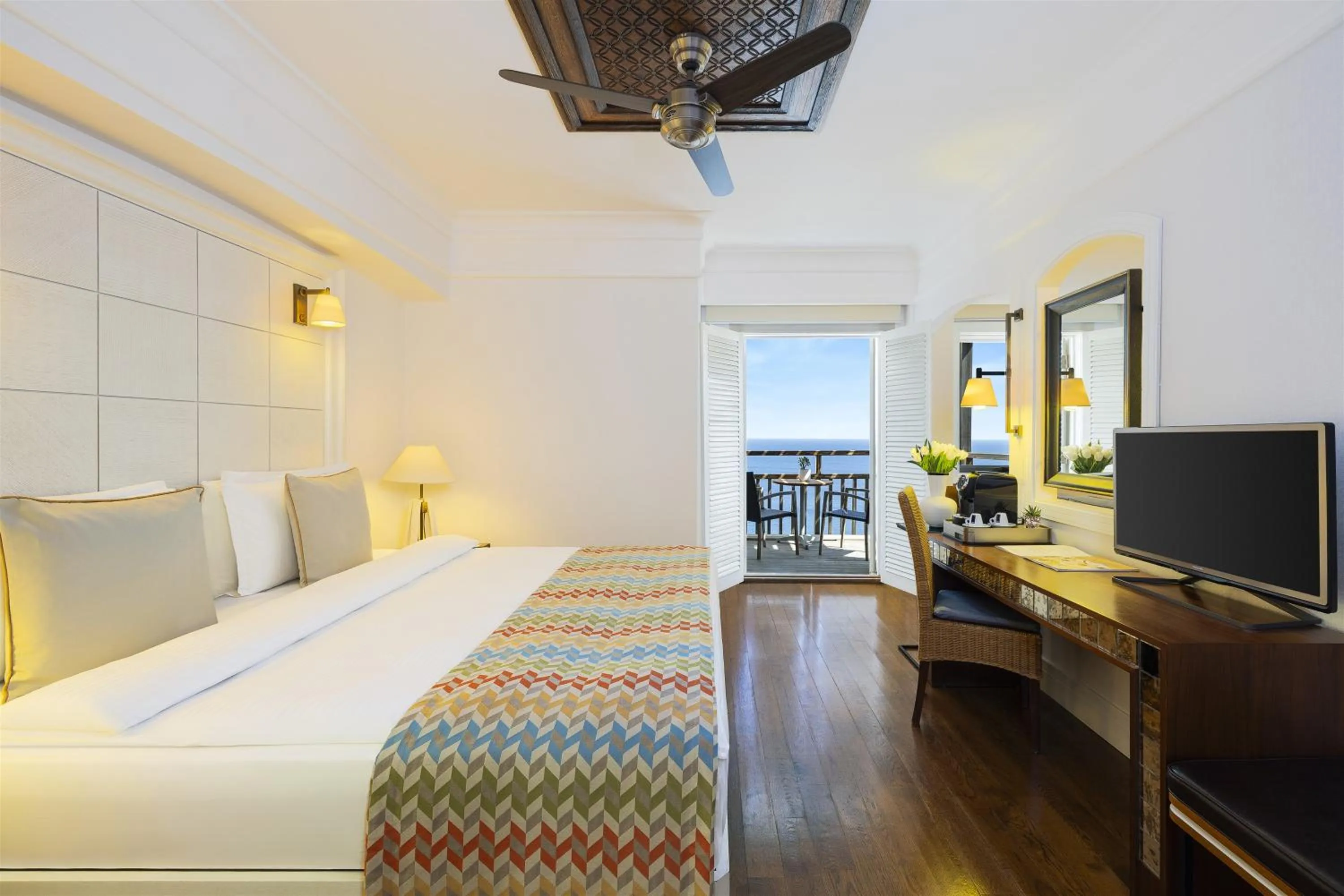 Communal lounge/ TV room, Bed in Kempinski Hotel Barbaros Bay Bodrum