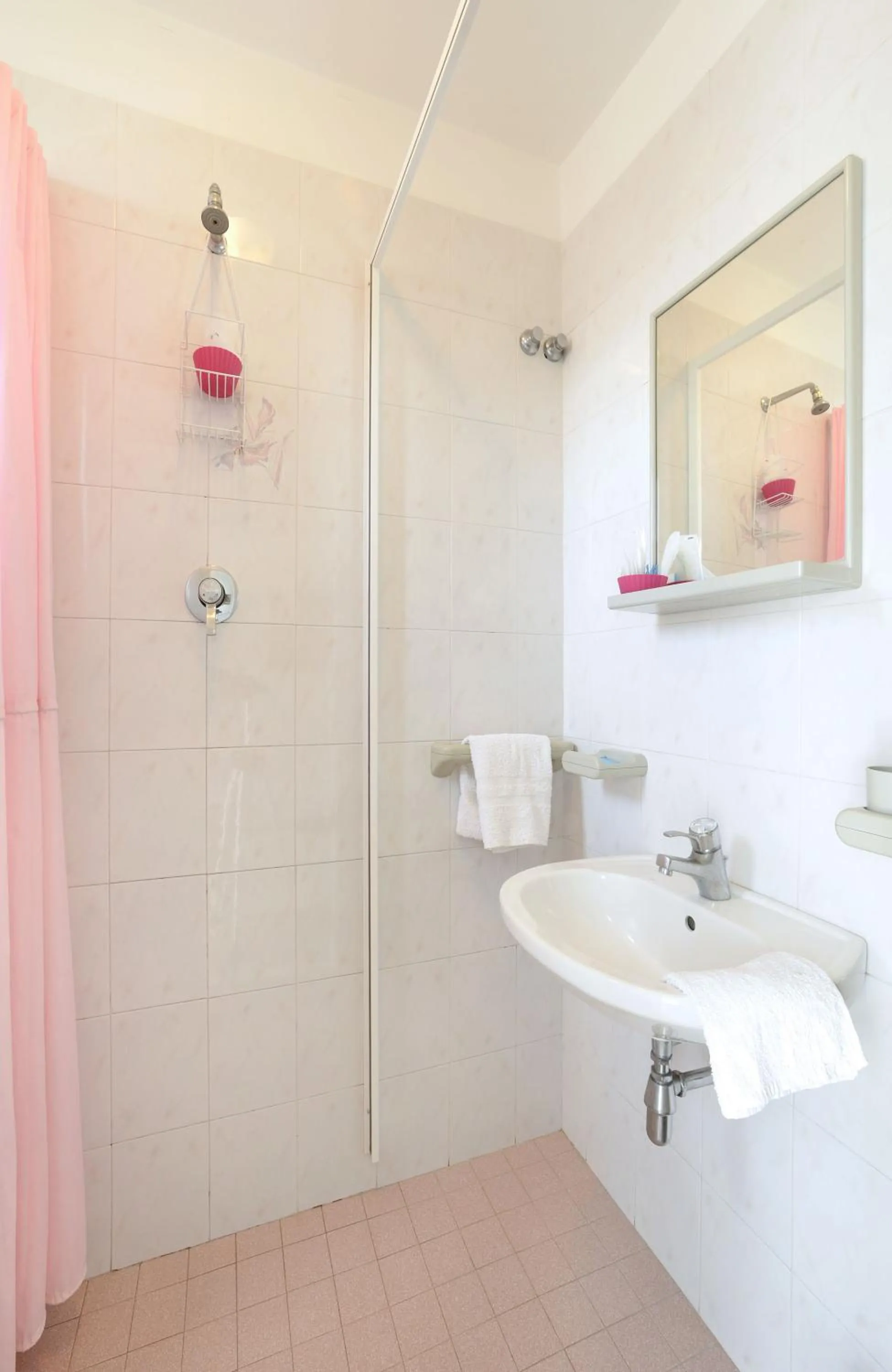 Bathroom in Hotel Ciondolo D'Oro 5 minuti da Rimini Fiera CON PARCHEGGIO INCLUSO