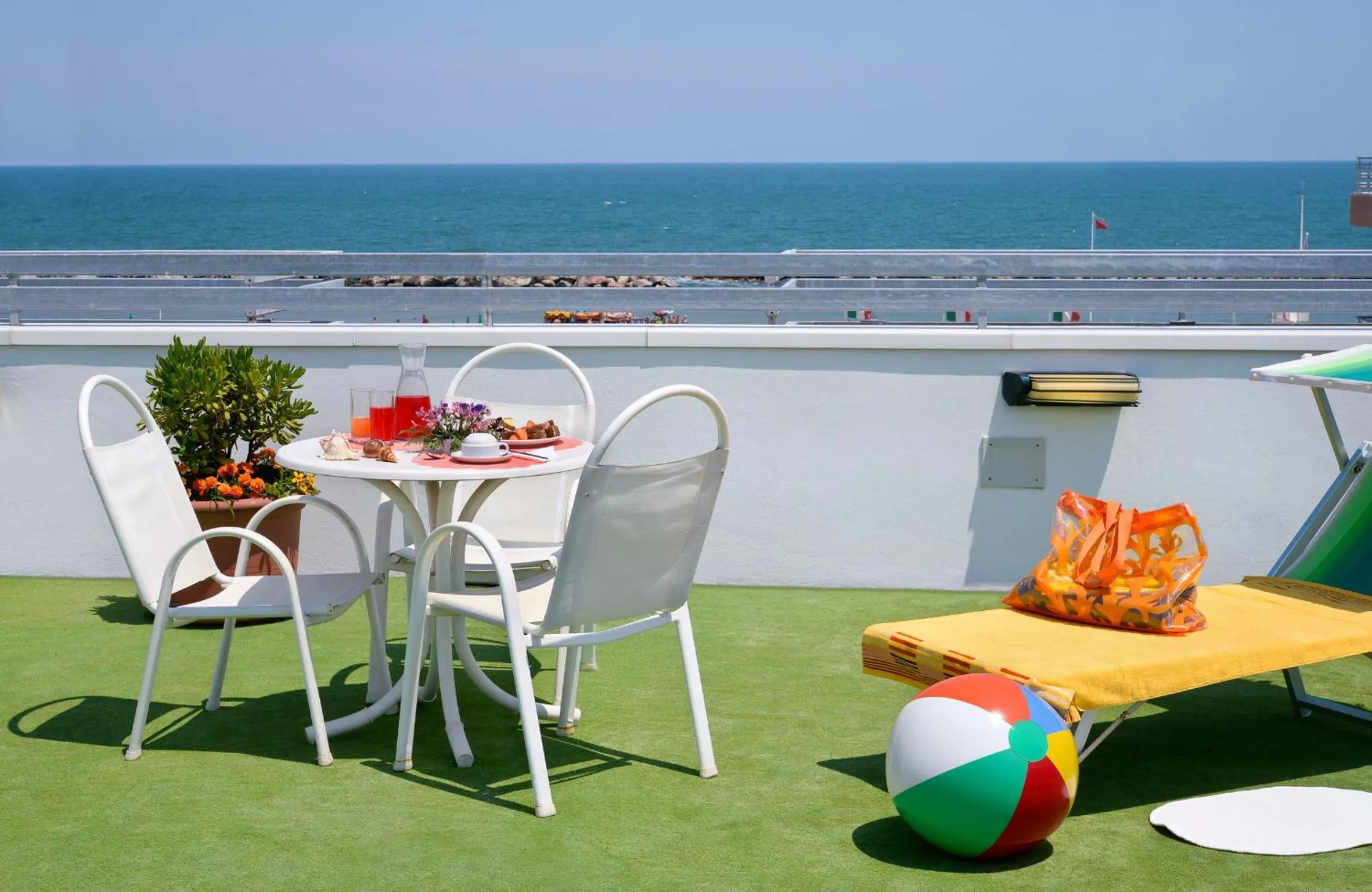 Balcony/Terrace in Hotel Ciondolo D'Oro 5 minuti da Rimini Fiera CON PARCHEGGIO INCLUSO