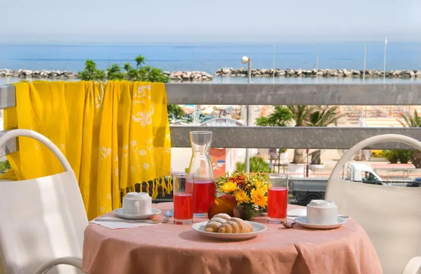 Hotel Ciondolo D'Oro 5 minuti da Rimini Fiera CON PARCHEGGIO INCLUSO