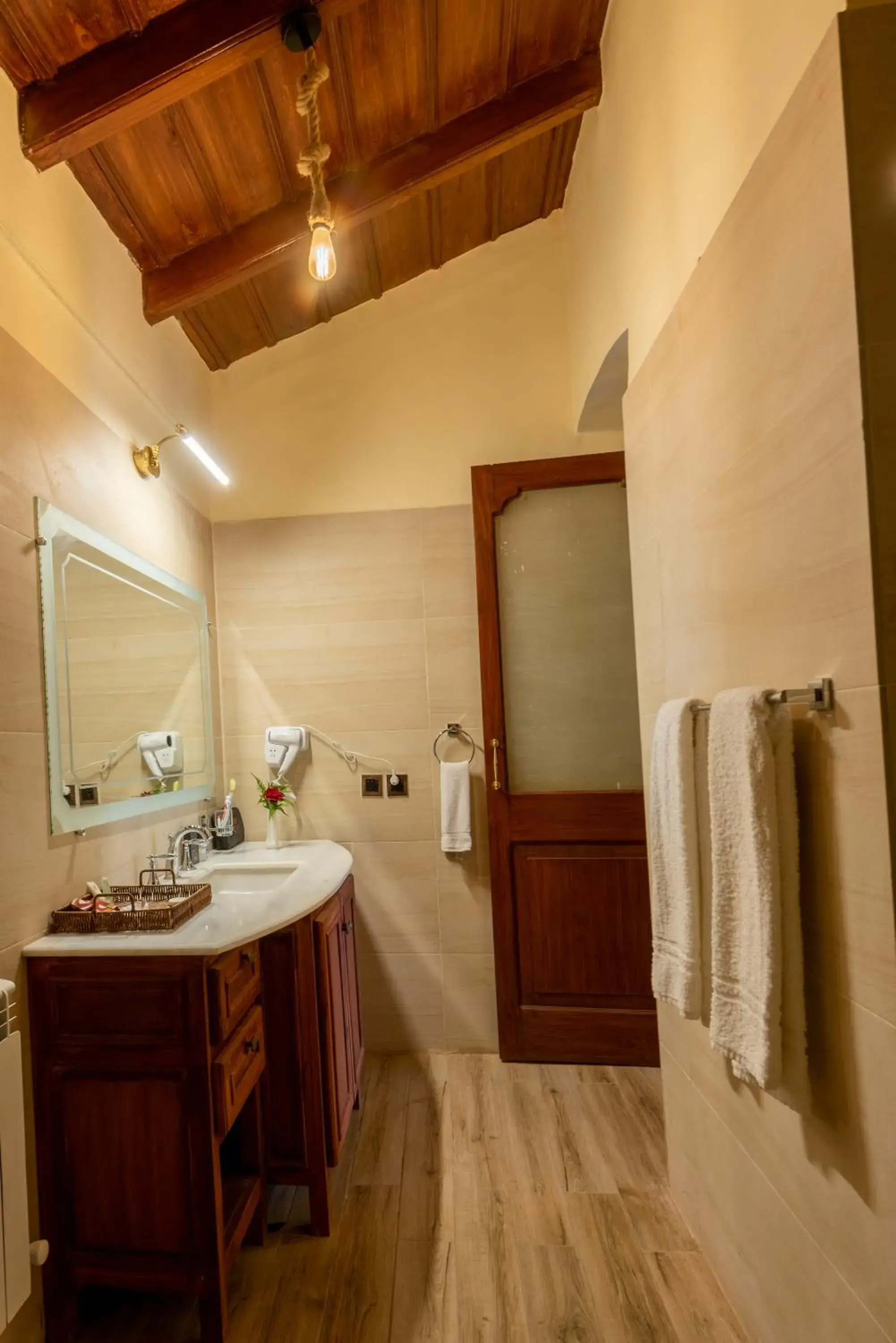 Deluxe Twin Room in Cecil by Pearl Continental Deluxe Twin Room in Cecil by Pearl Continental