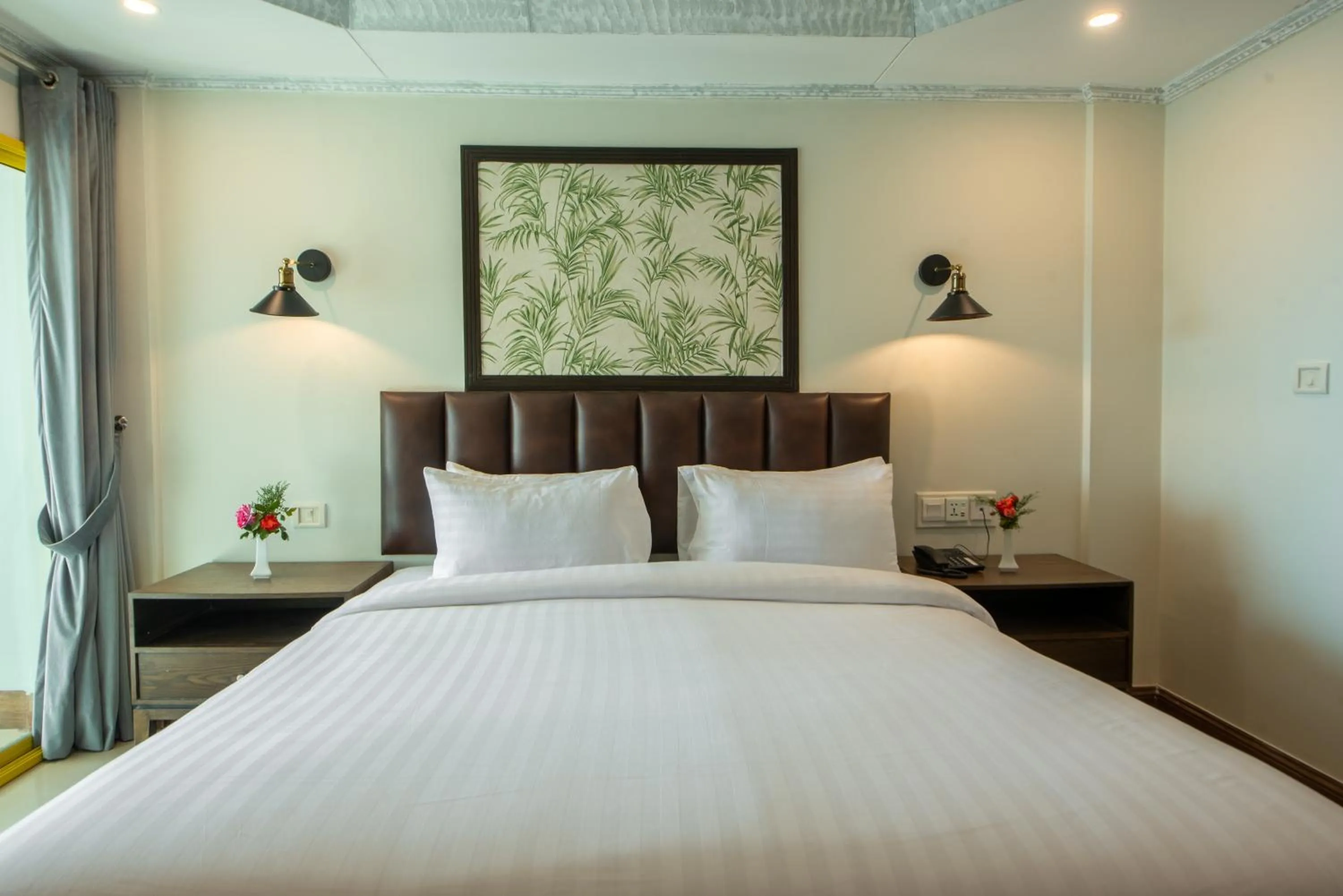 Bedroom, Bed in Cecil by Pearl Continental