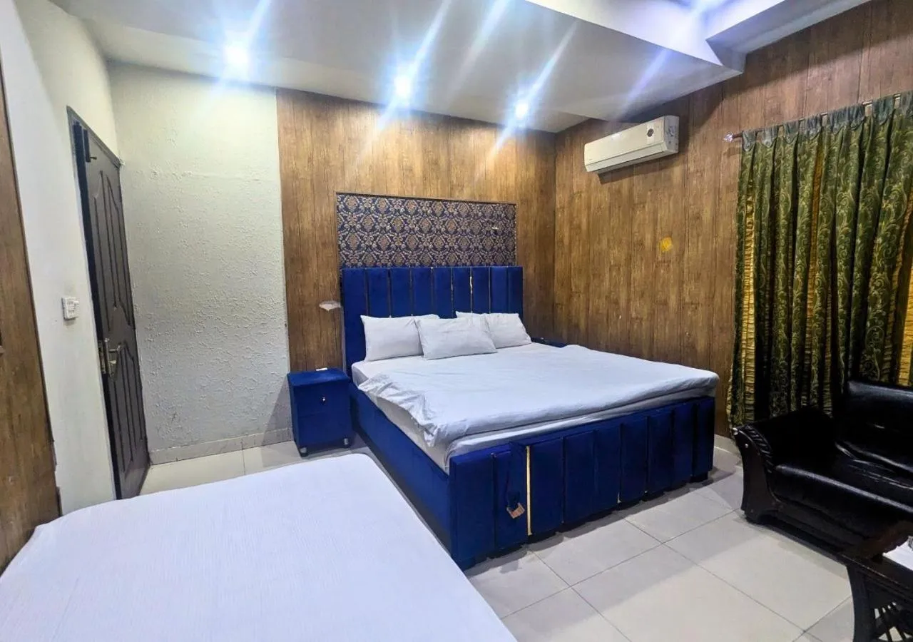 Bed in Quick continental Hotel - Jail Road