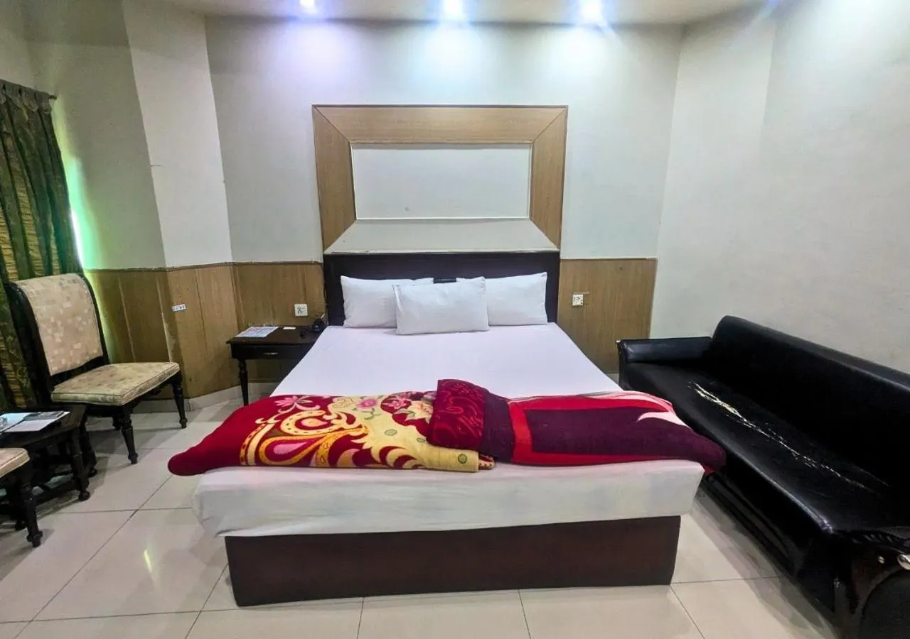 Bed in Quick continental Hotel - Jail Road
