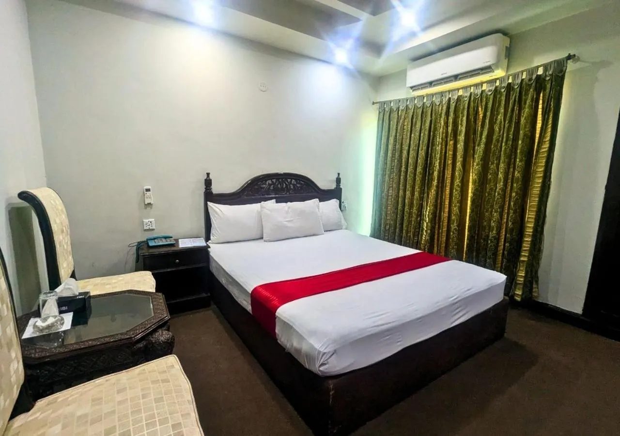 Bed in Quick continental Hotel - Jail Road