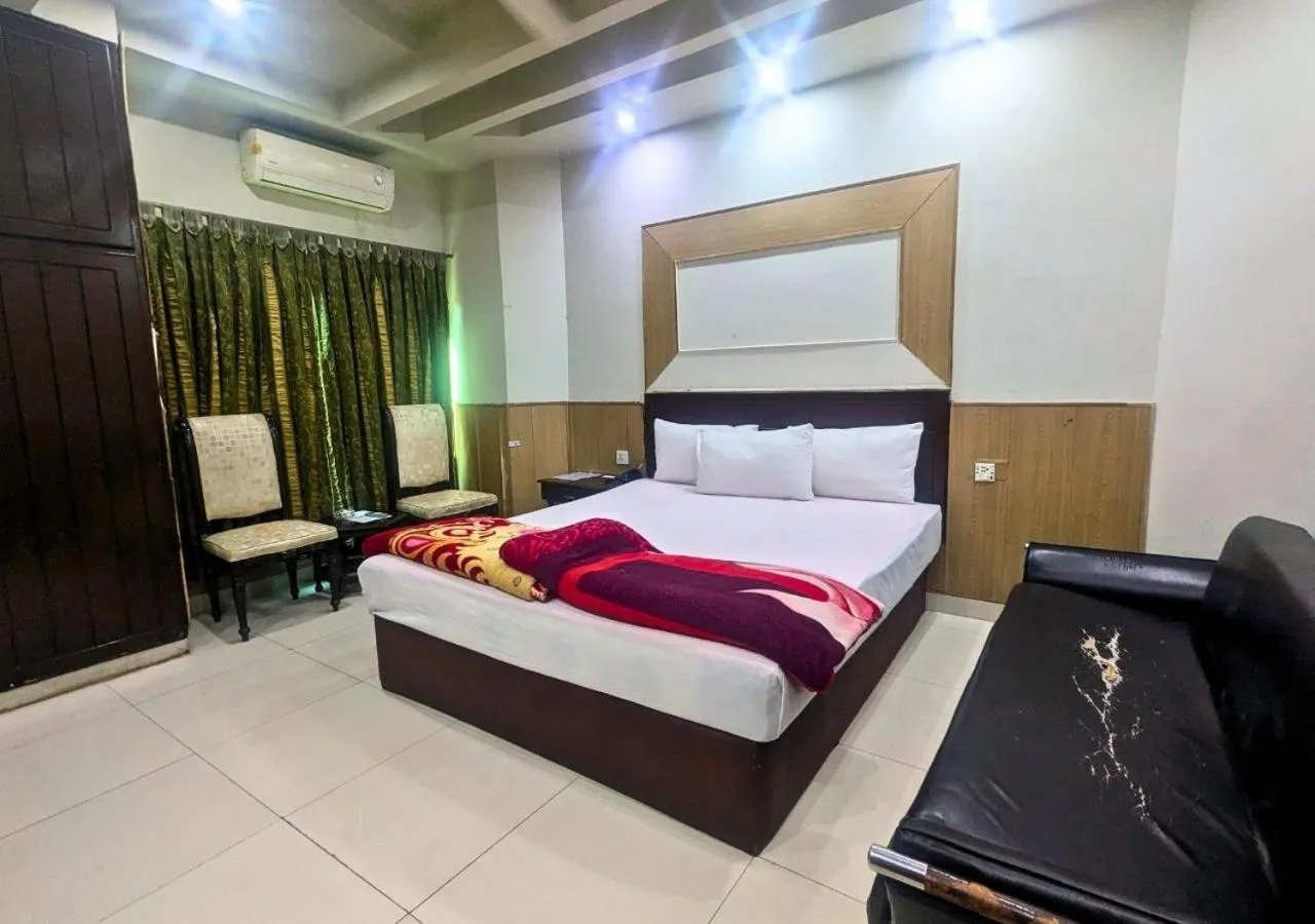 Bed in Quick continental Hotel - Jail Road