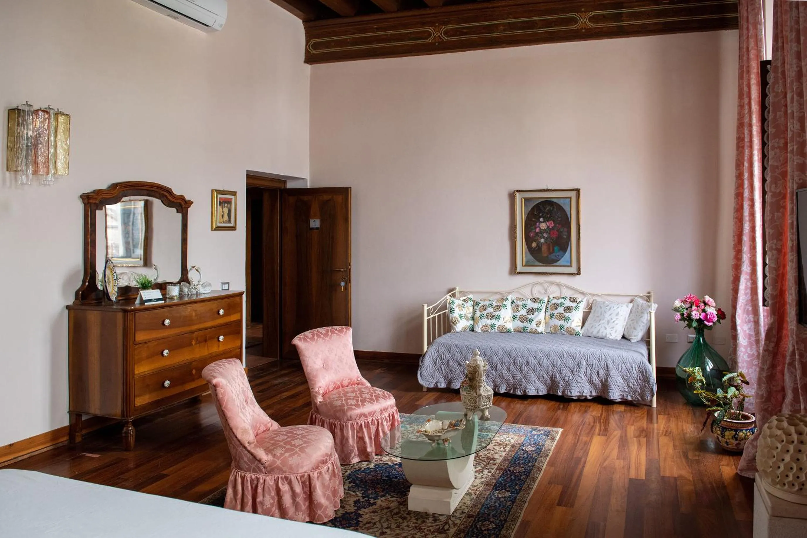 Photo of the whole room, Bed in PALAZZO Bed and Breakfast