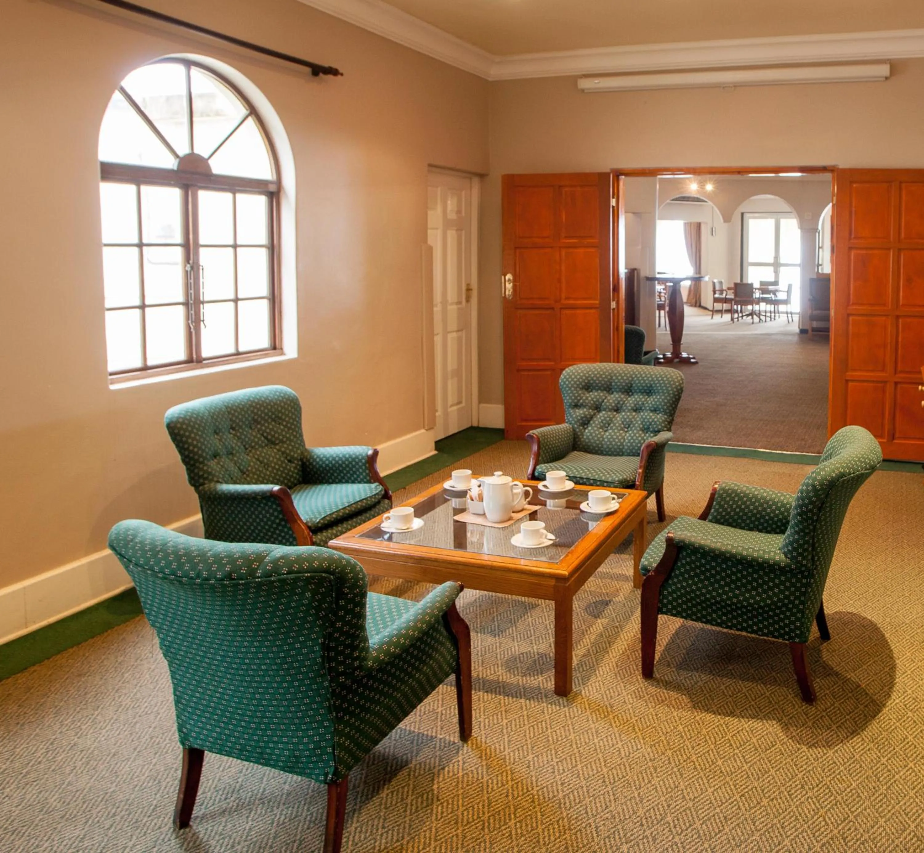 Lounge or bar in Mountain View International Hotel - Eswatini