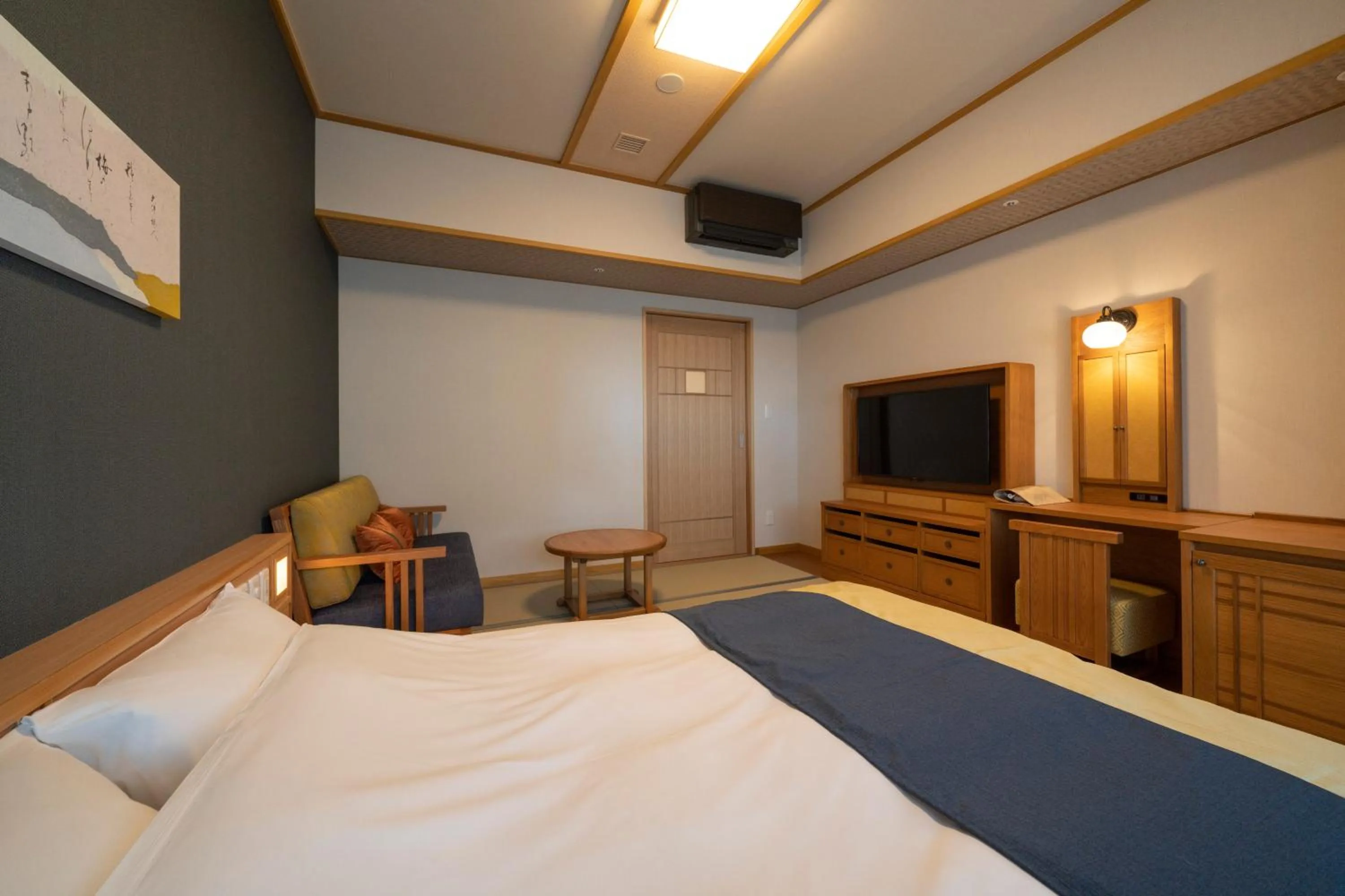 Bed in Kyoto Umekoji Kadensho