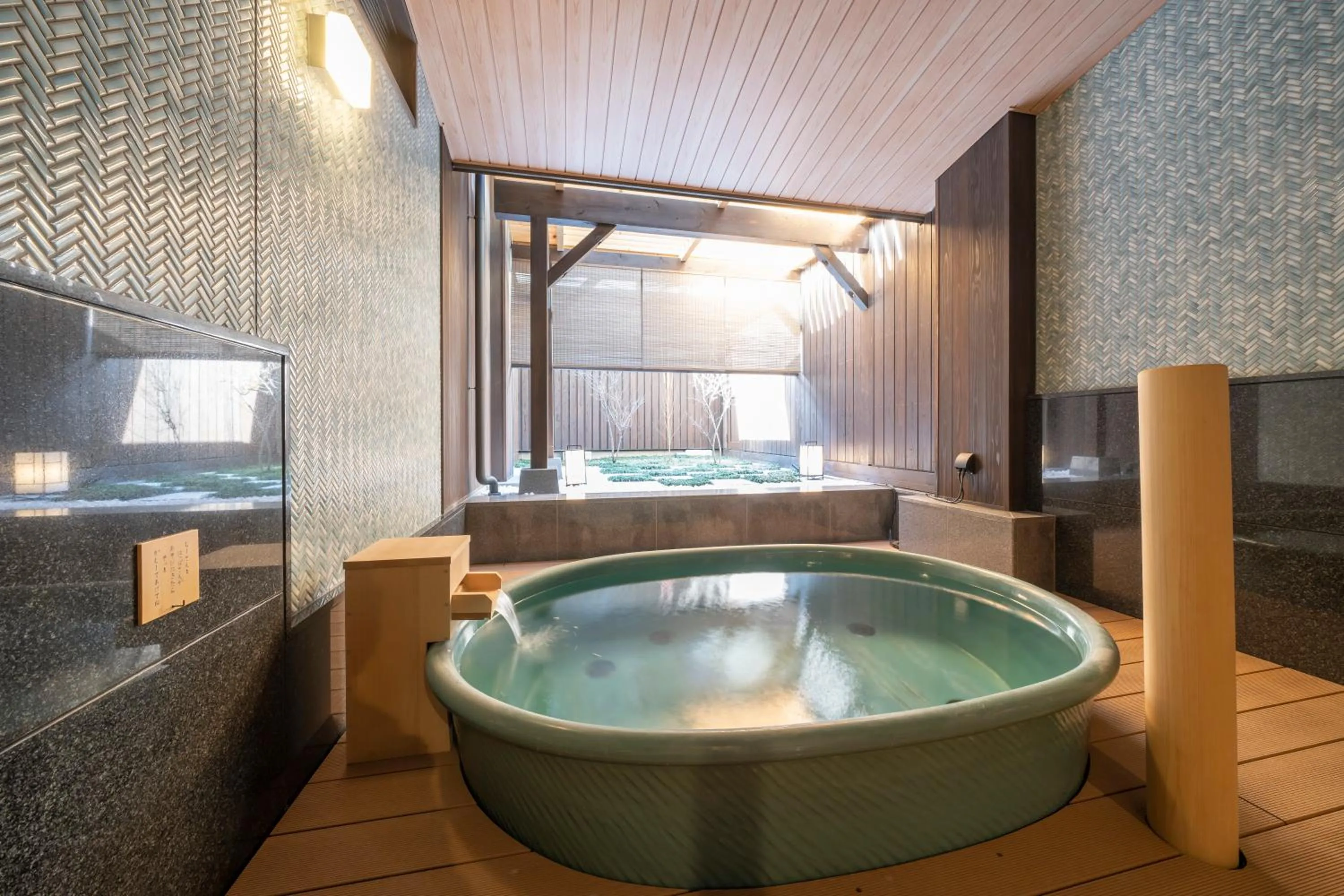 Open Air Bath in Kyoto Umekoji Kadensho