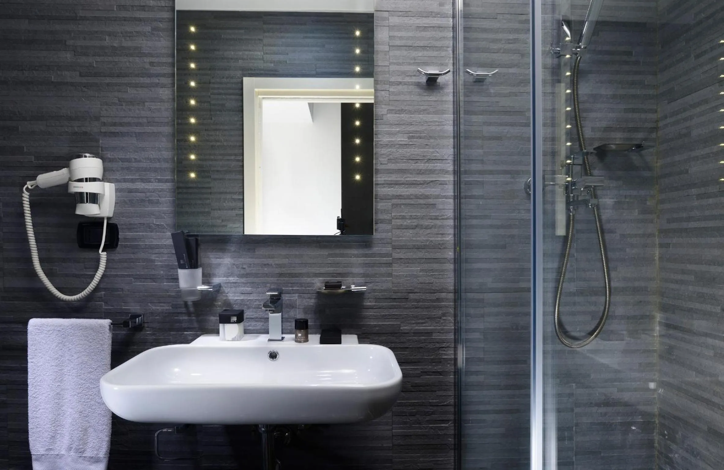 Bathroom in Gregorio VII Luxury Suites