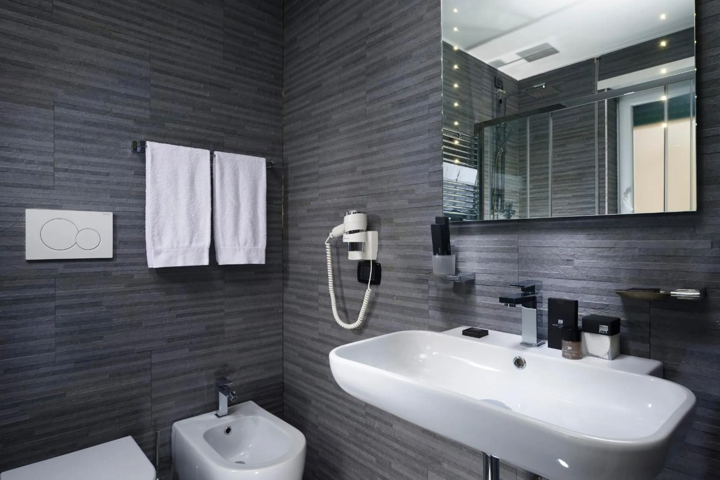 Bathroom in Gregorio VII Luxury Suites