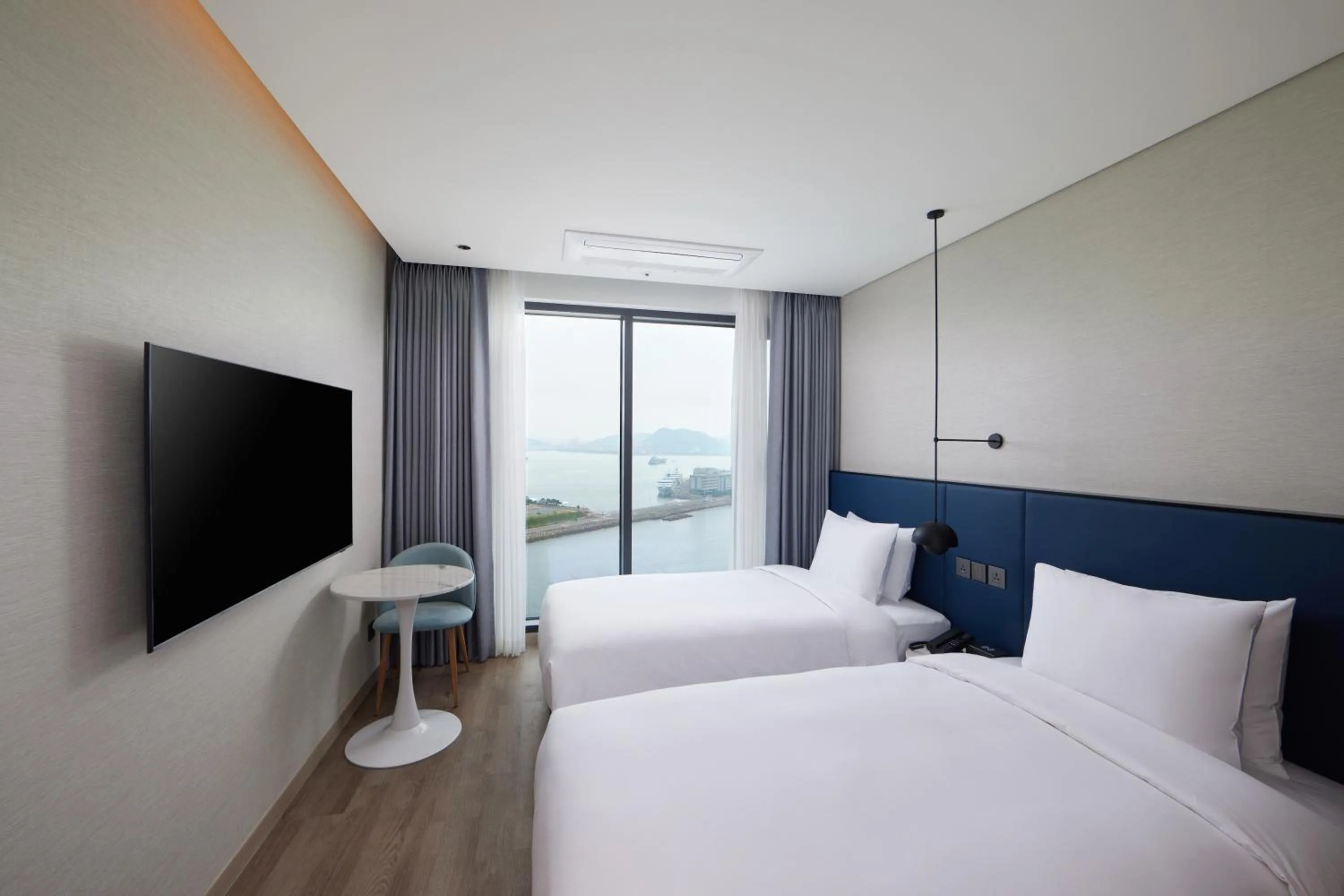 Bedroom, Bed in Citadines Connect Hari Busan