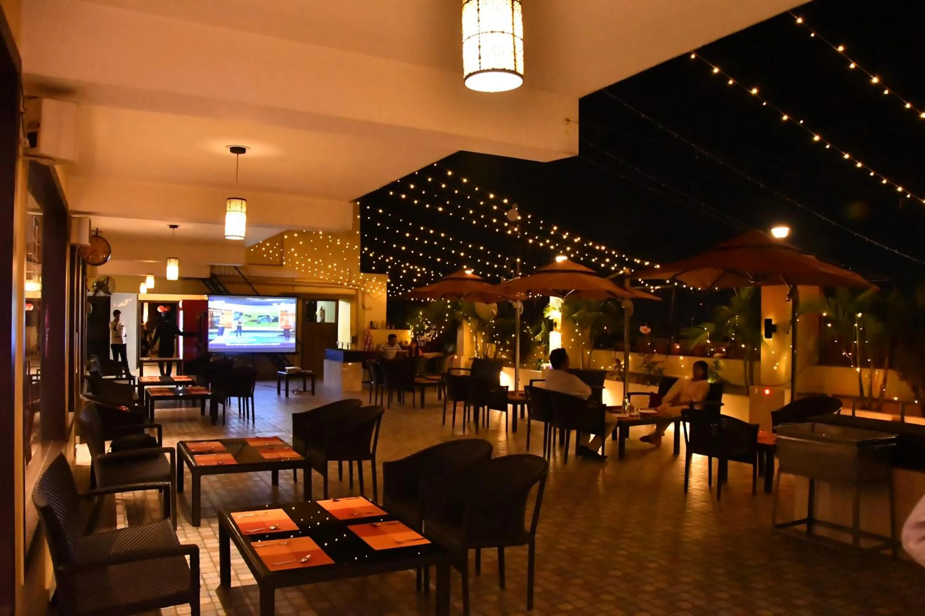 Restaurant/places to eat in Chinmaye Inn