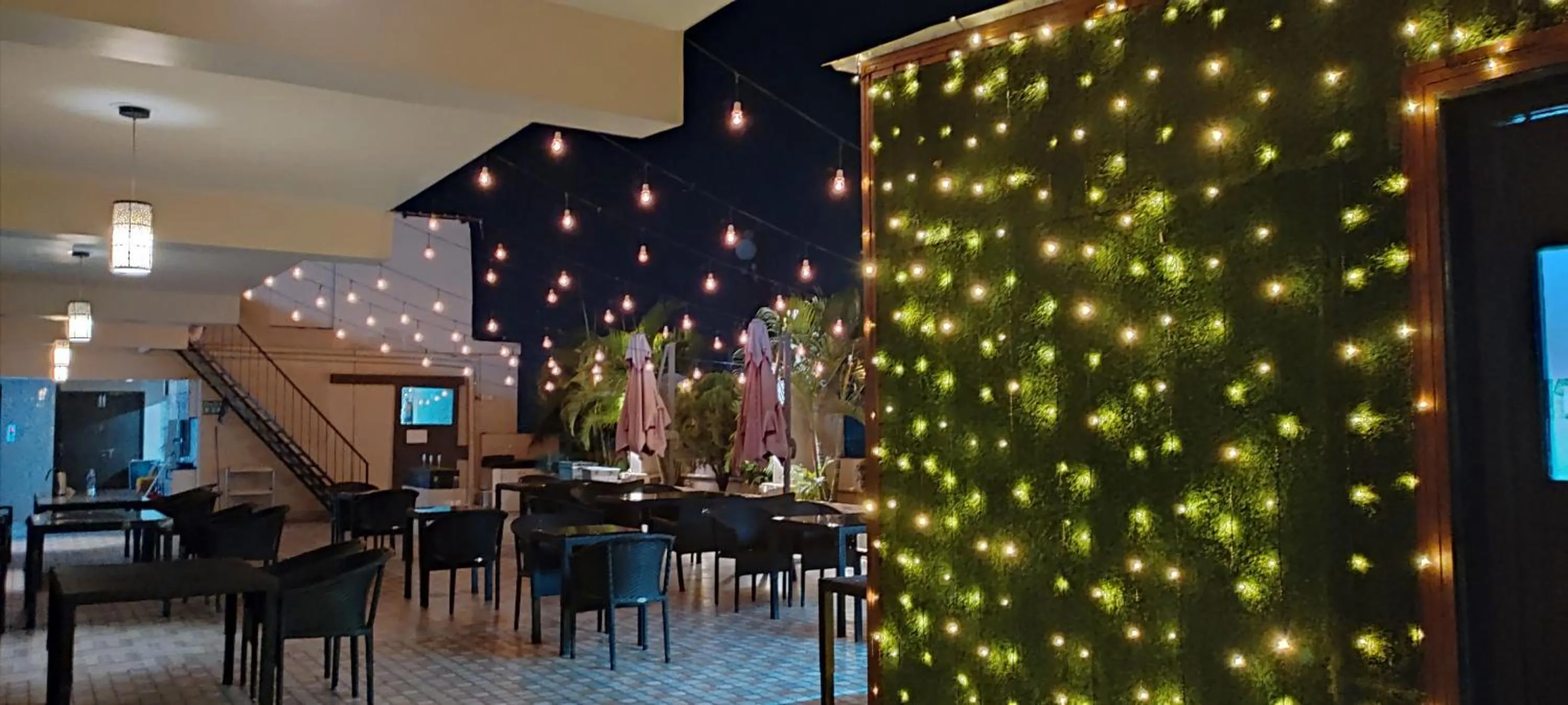 Restaurant/places to eat in Chinmaye Inn