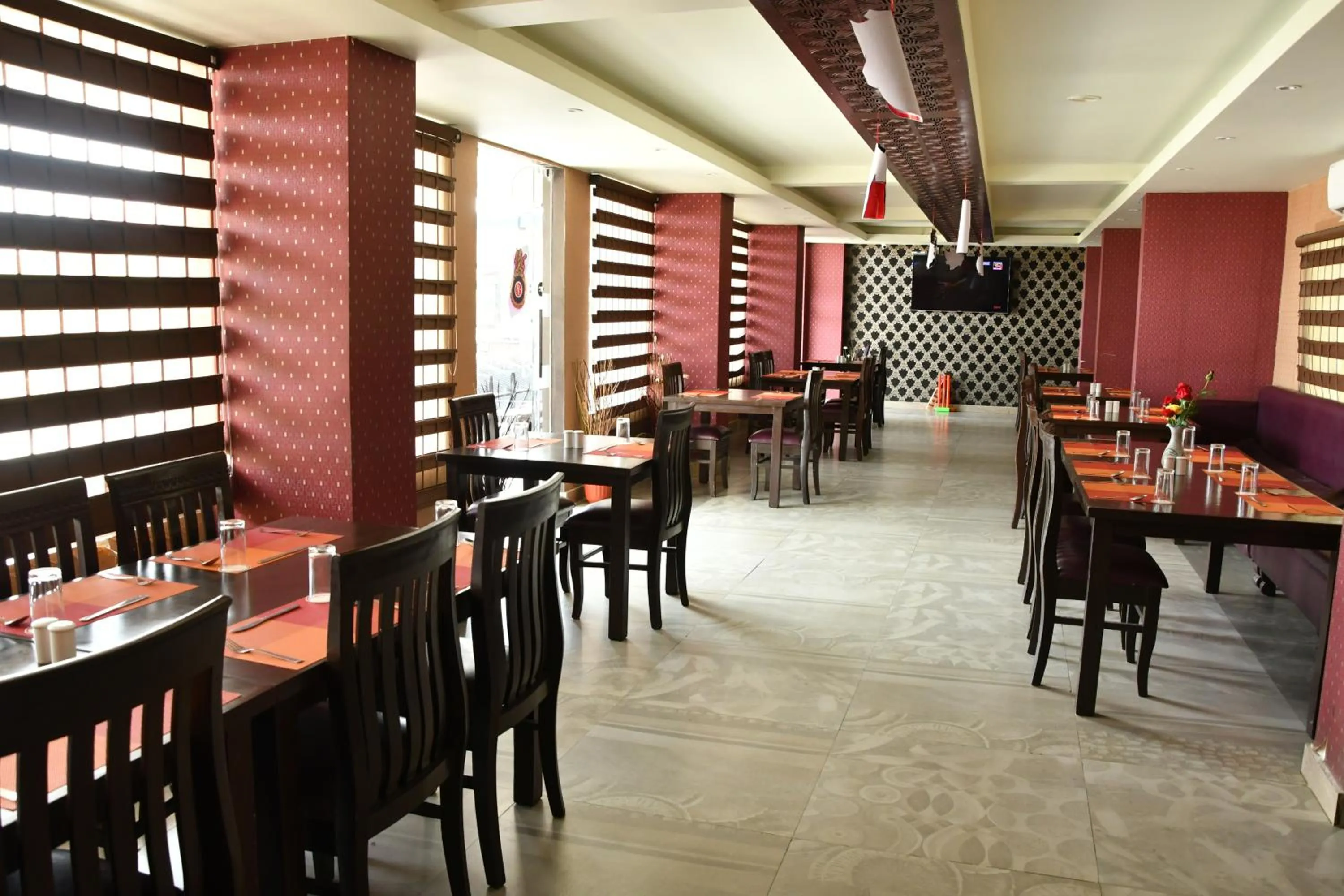 Restaurant/places to eat in Chinmaye Inn