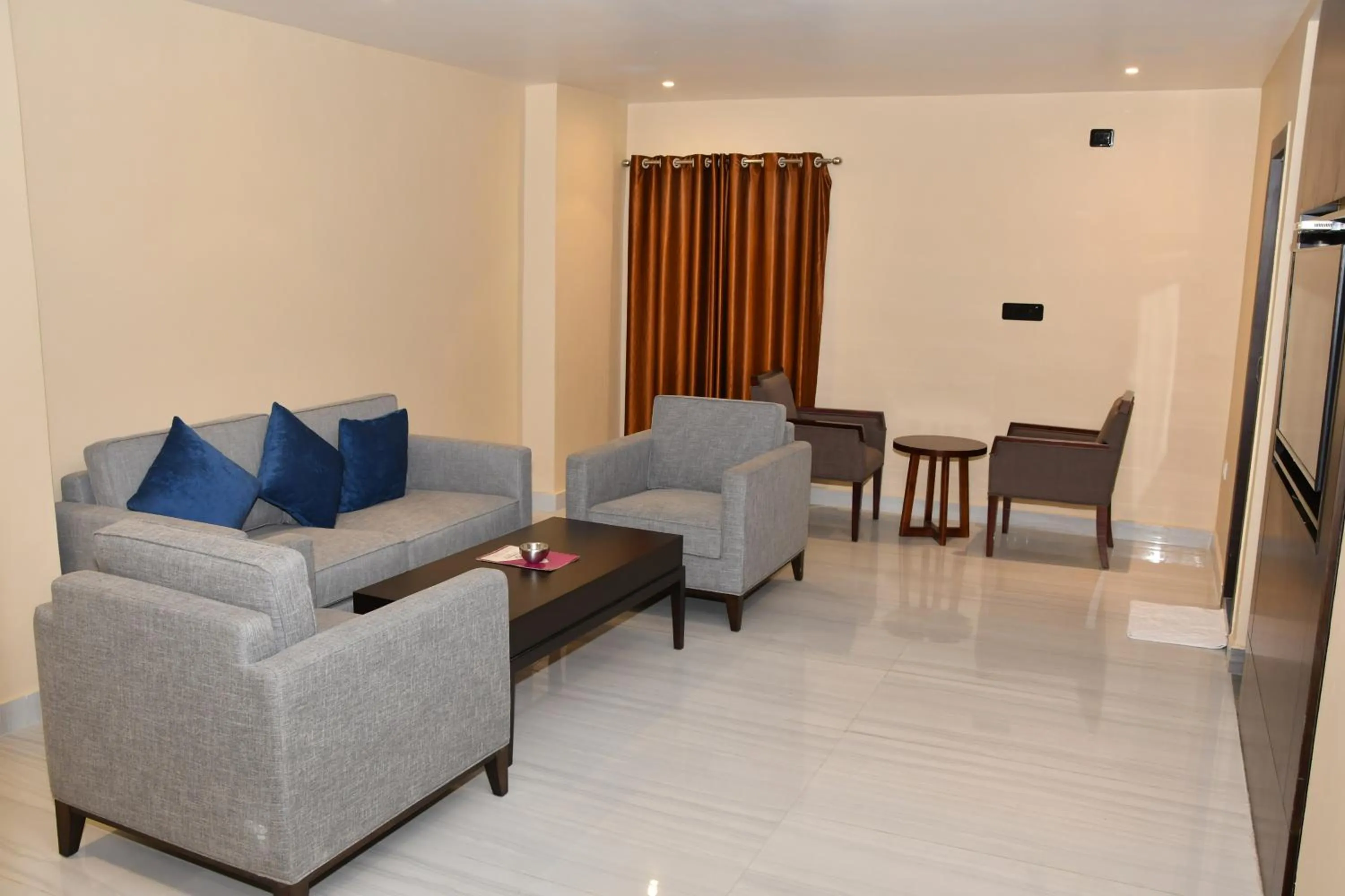 Dining area in Chinmaye Inn