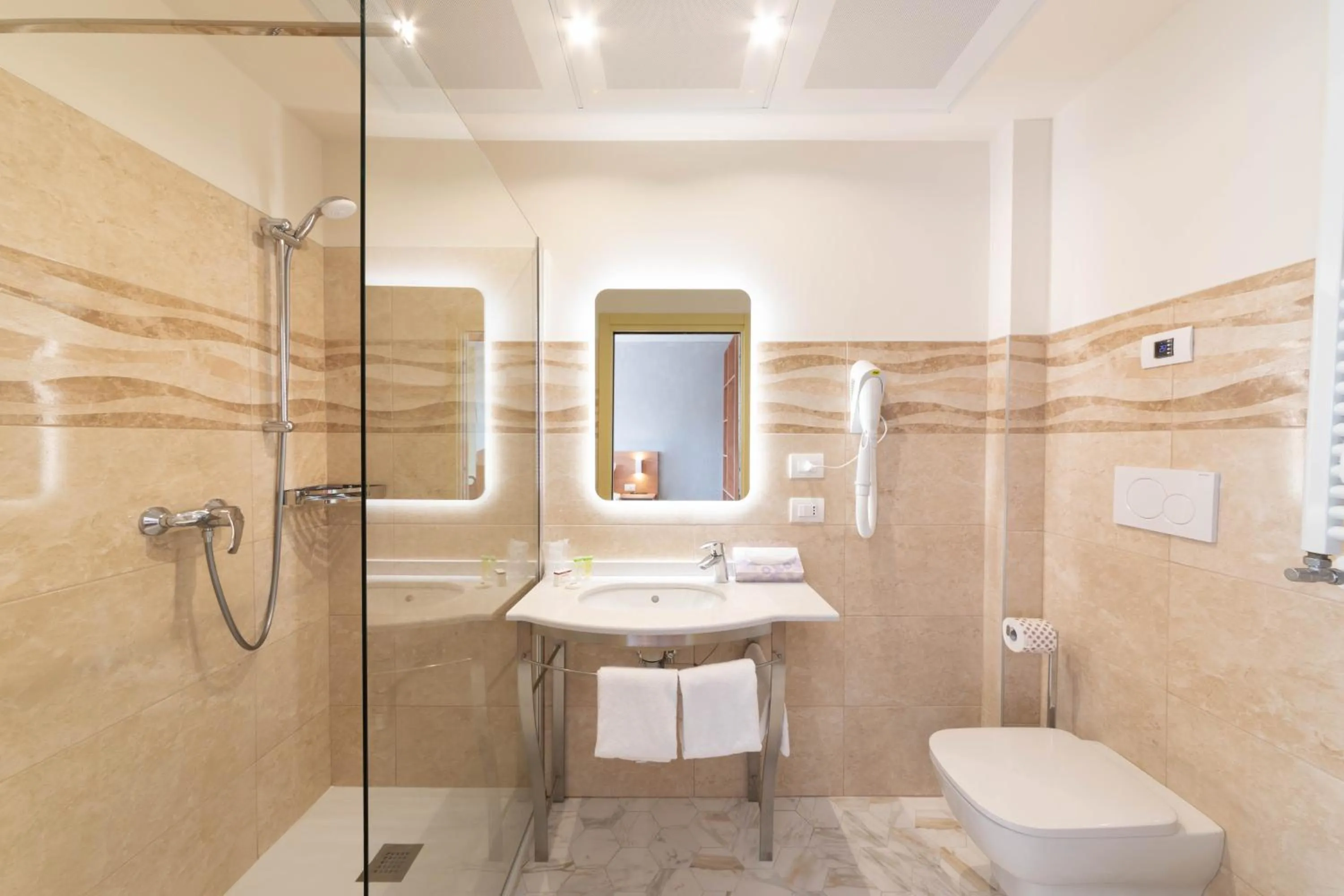 Bathroom in Torre Antica Venice Airport Hotel