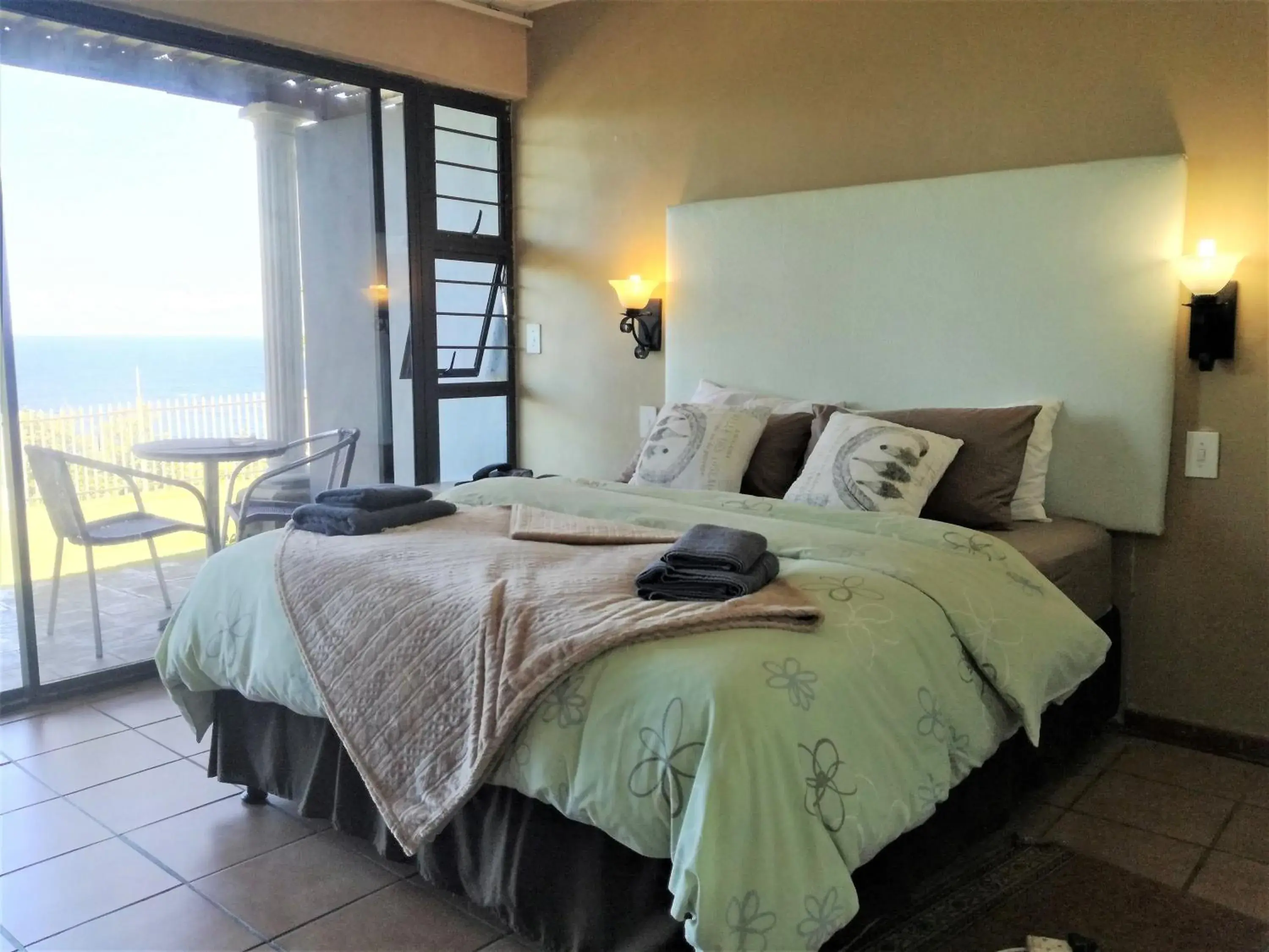 Deluxe Double Room with Balcony and Sea View - single occupancy in Dolphin Point B&B Deluxe Double Room with Balcony and Sea View - single occupancy in Dolphin Point B&B