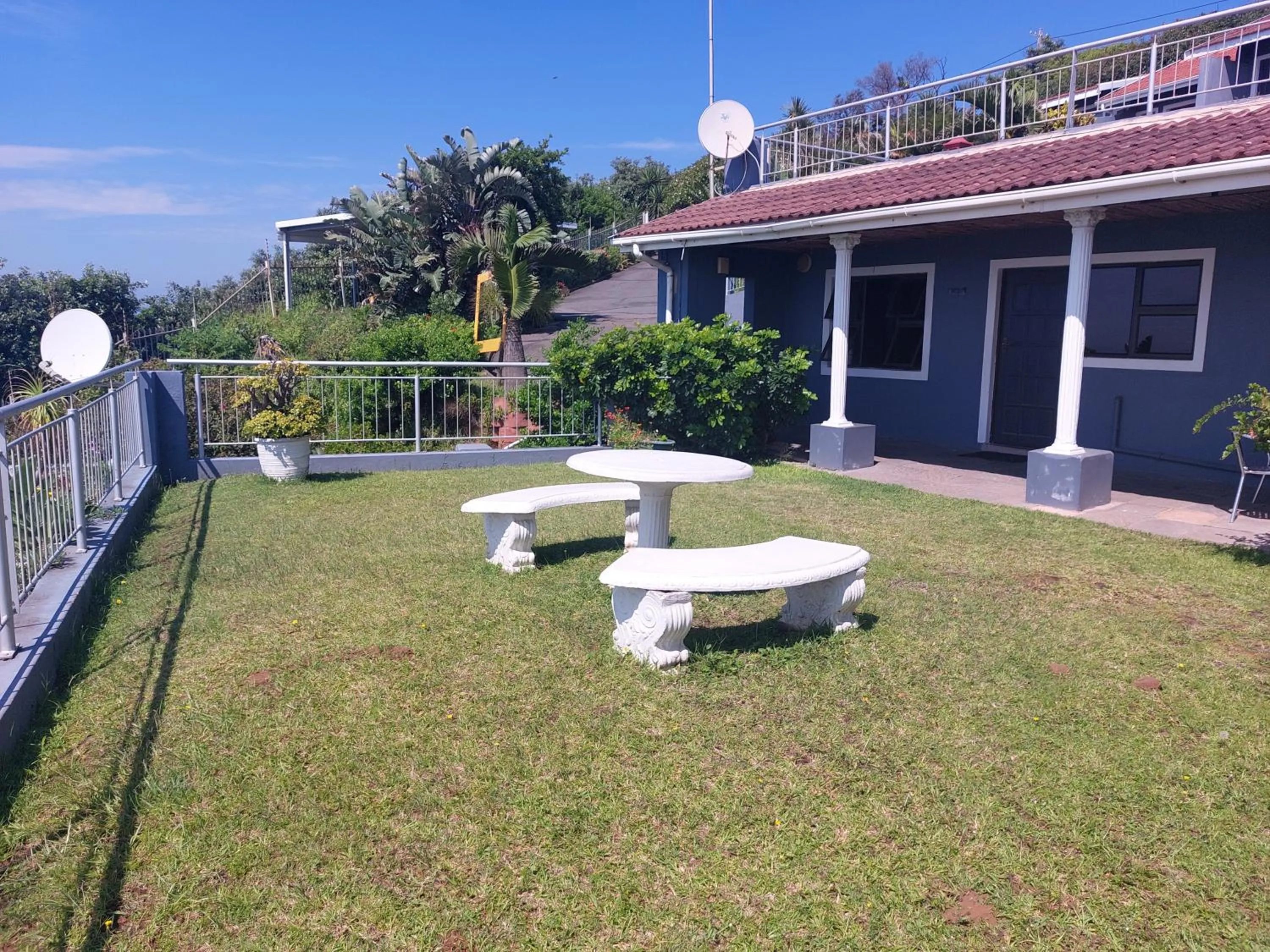 Property building in Dolphin Point B&B