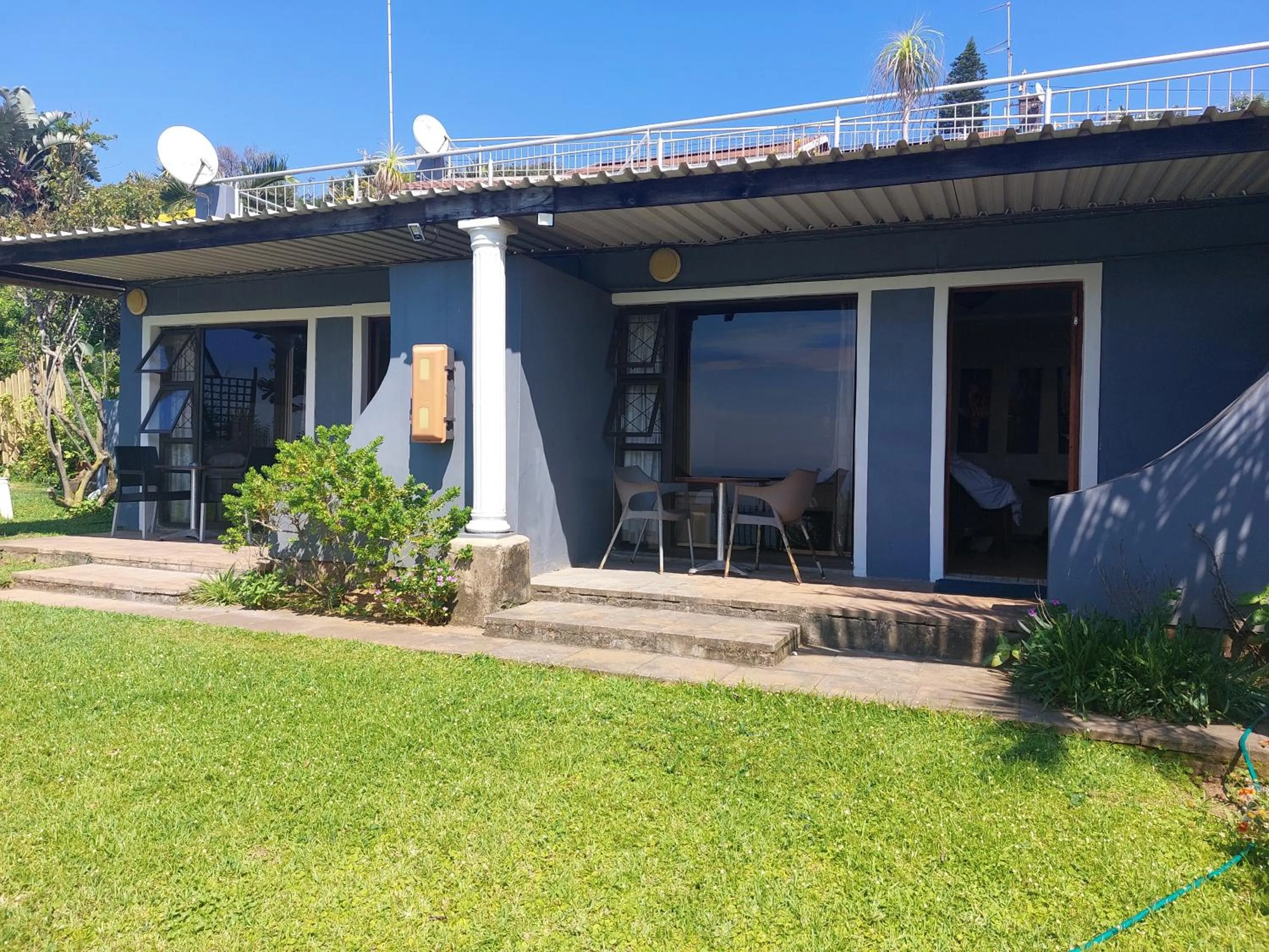 Property building in Dolphin Point B&B