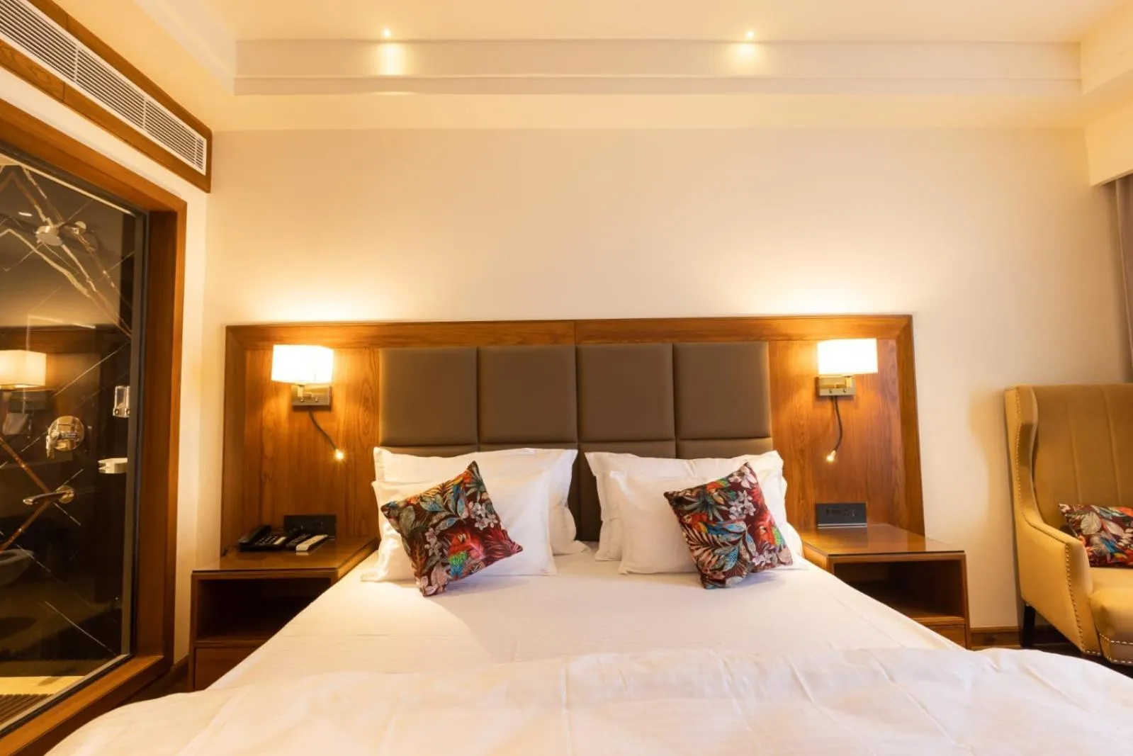 Bedroom in Clarks Inn Express Ludhiana