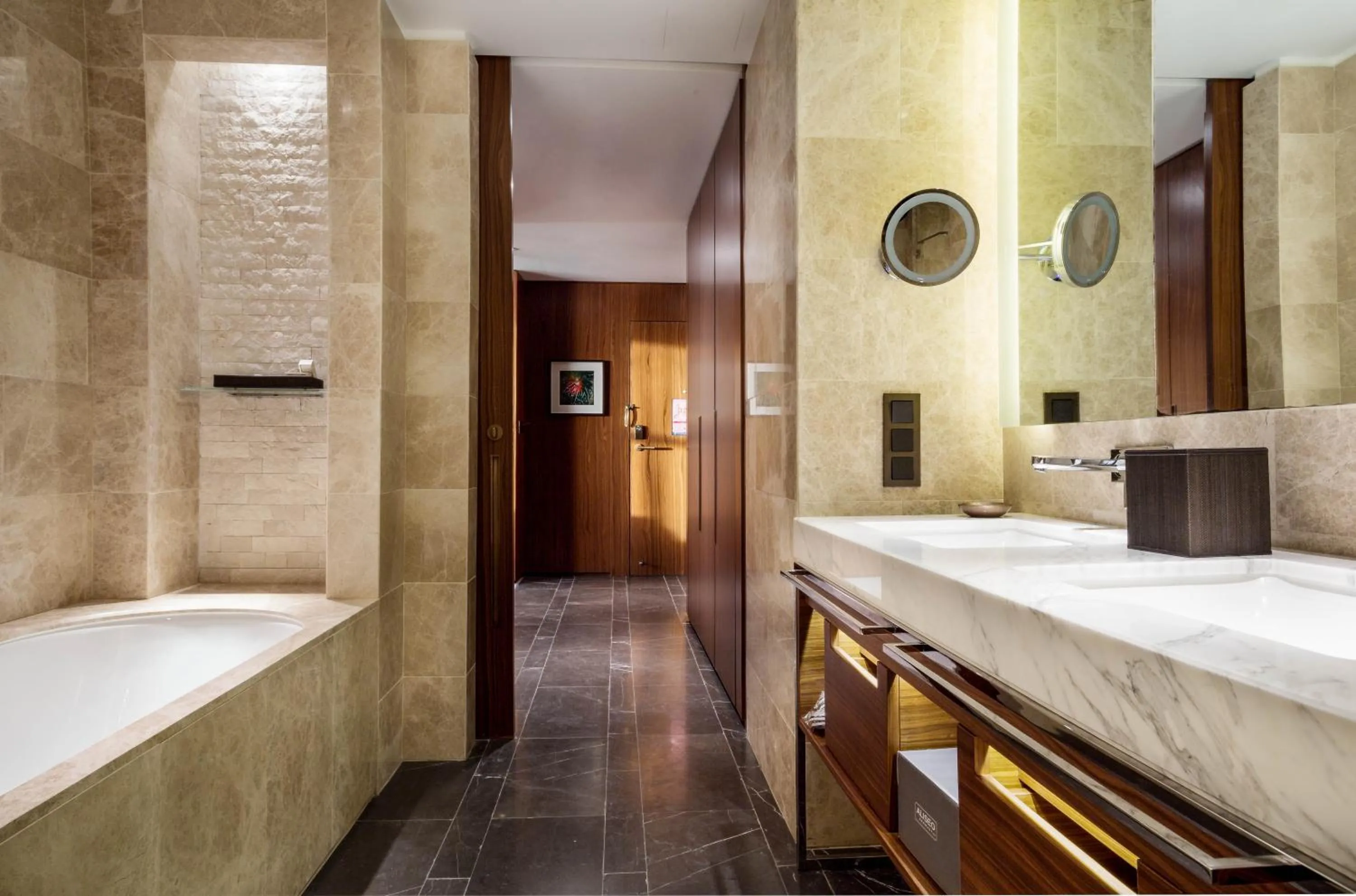 Bathroom, Bed in Hilton Kyiv