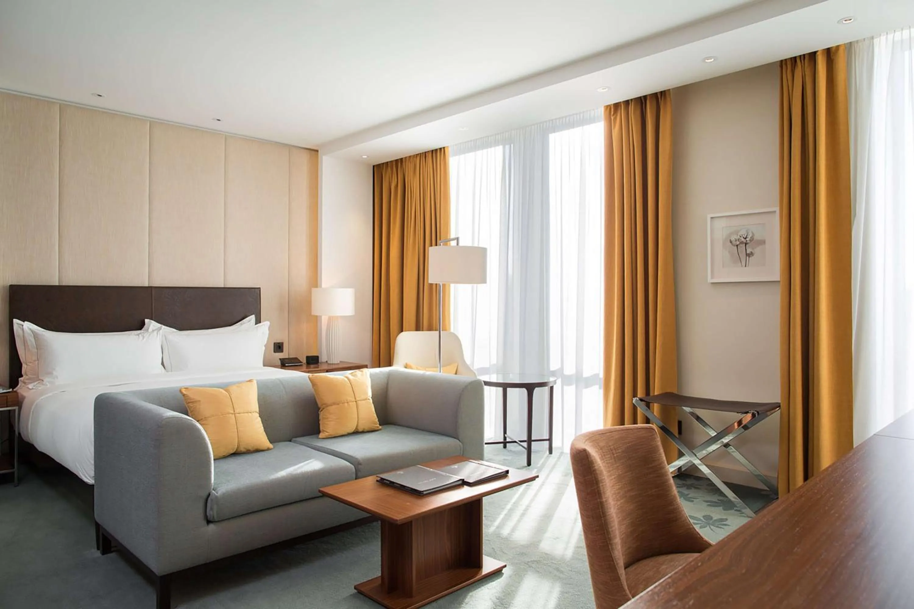 Bedroom, Bed in Hilton Kyiv