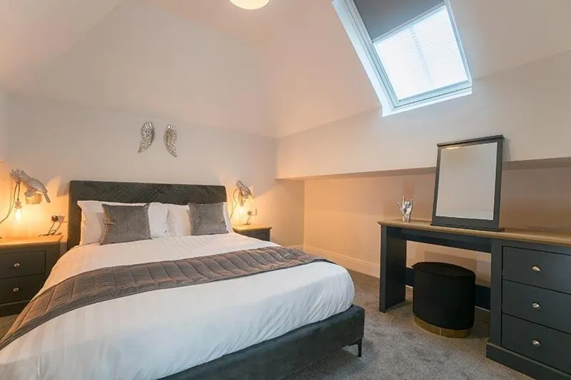 Bed in The Queens Arms Apartments