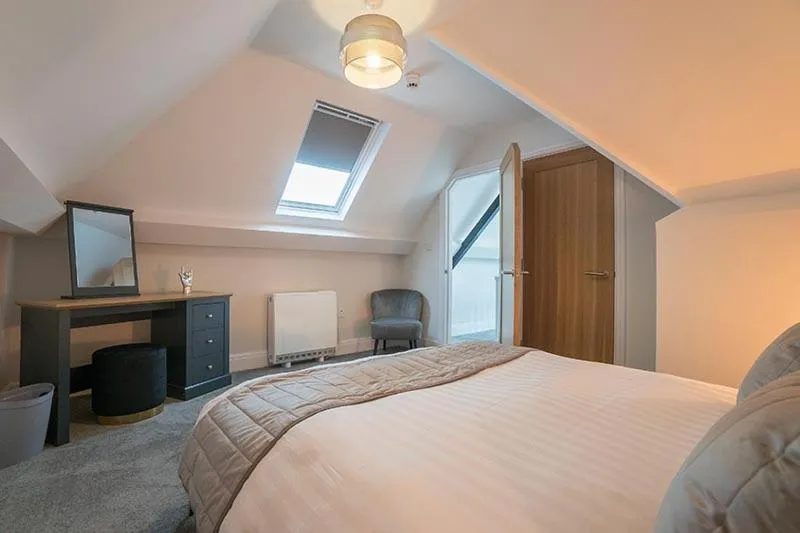 Bed in The Queens Arms Apartments