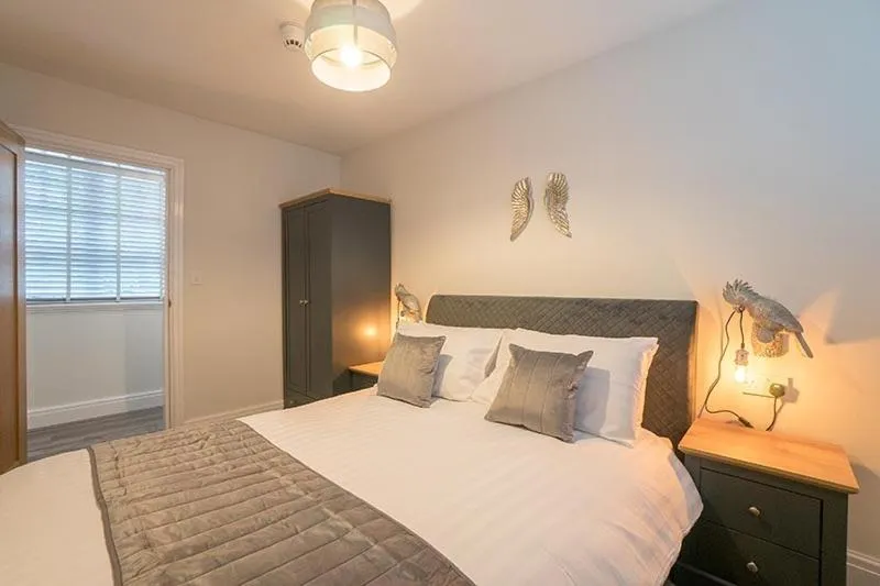 Bed in The Queens Arms Apartments