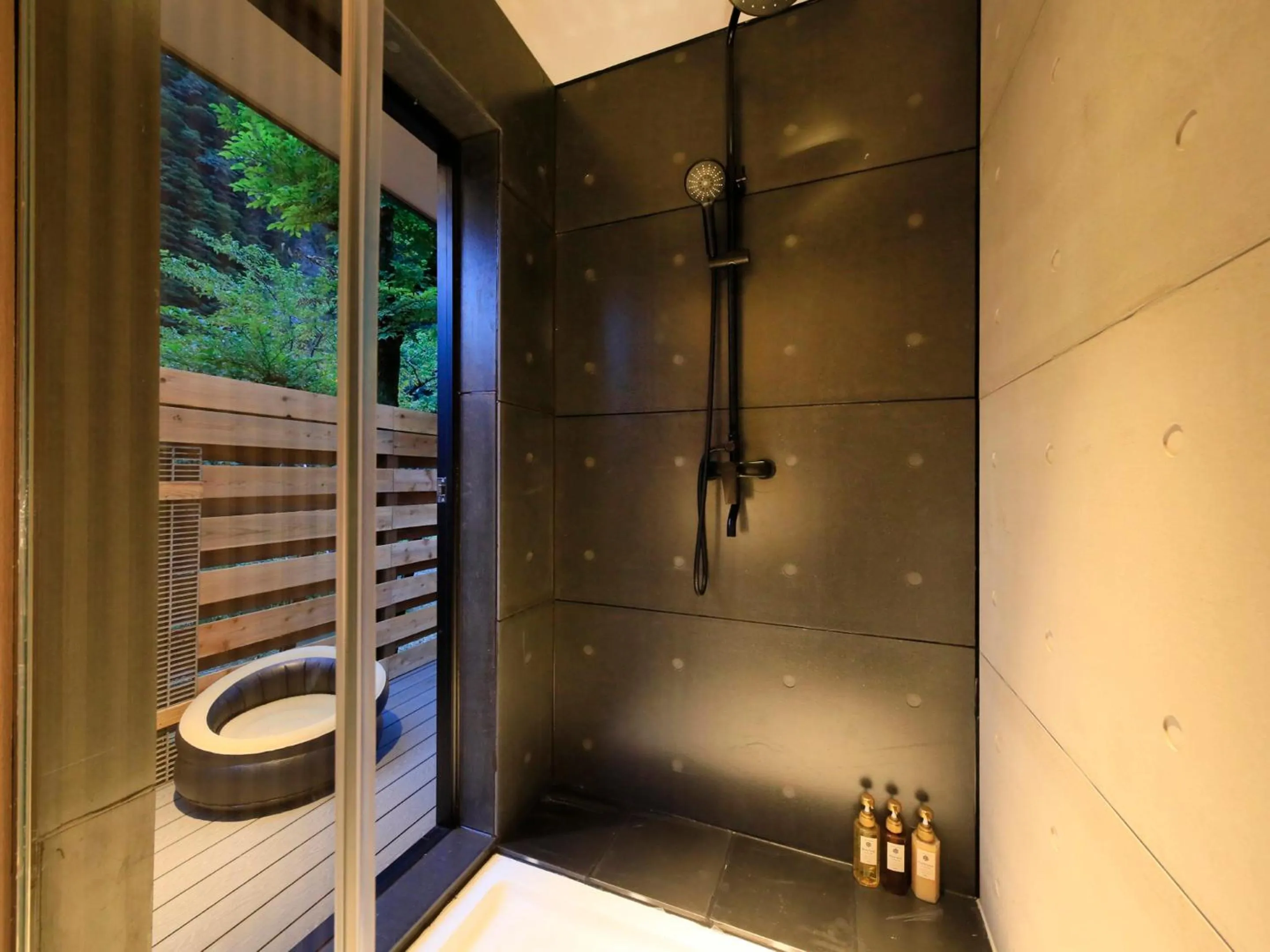 Shower in SPRINGS VILLAGE 足柄 丹沢温泉リゾート＆グランピング