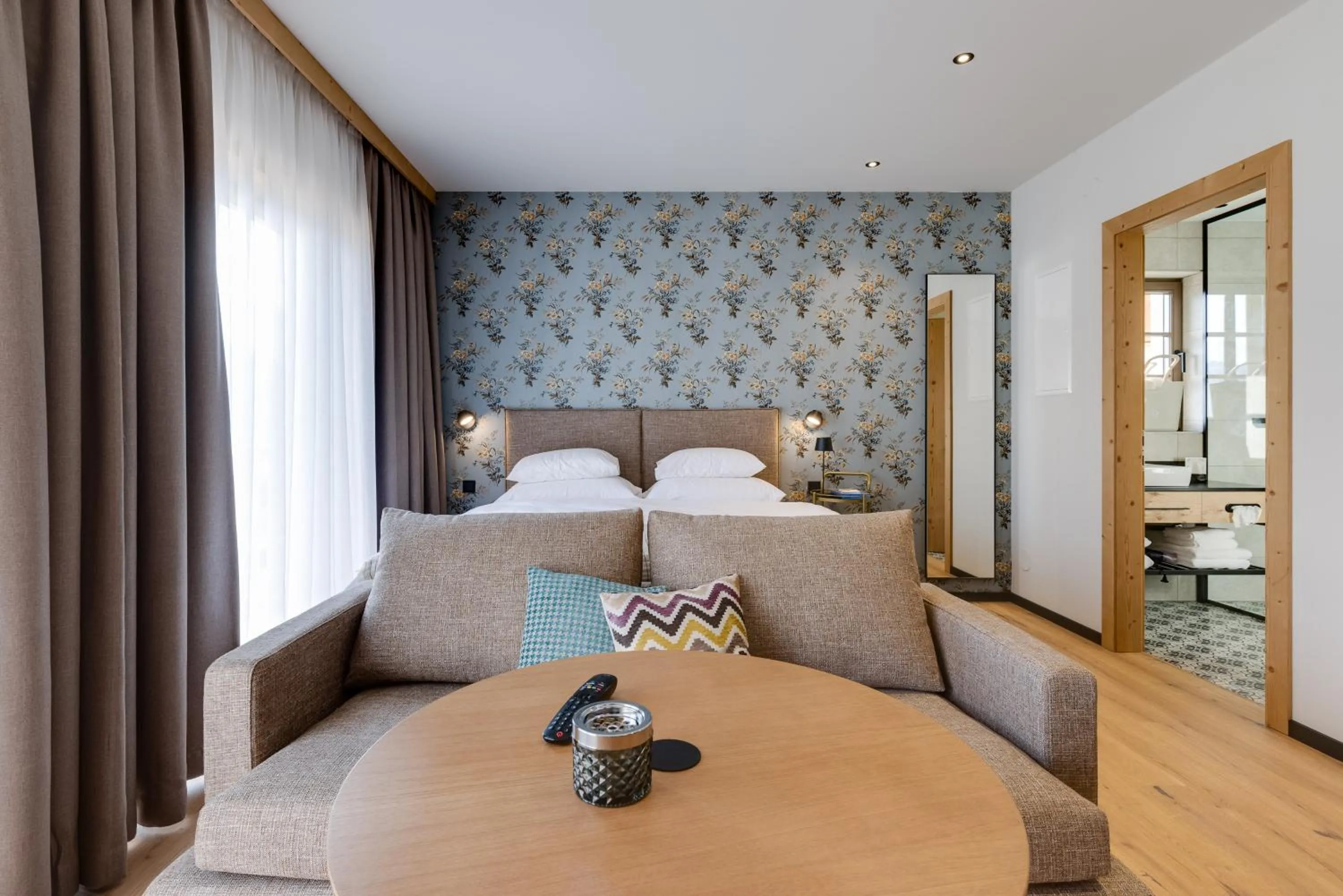 Bed in Hideaway Hotel Montestyria Chalets & Suiten