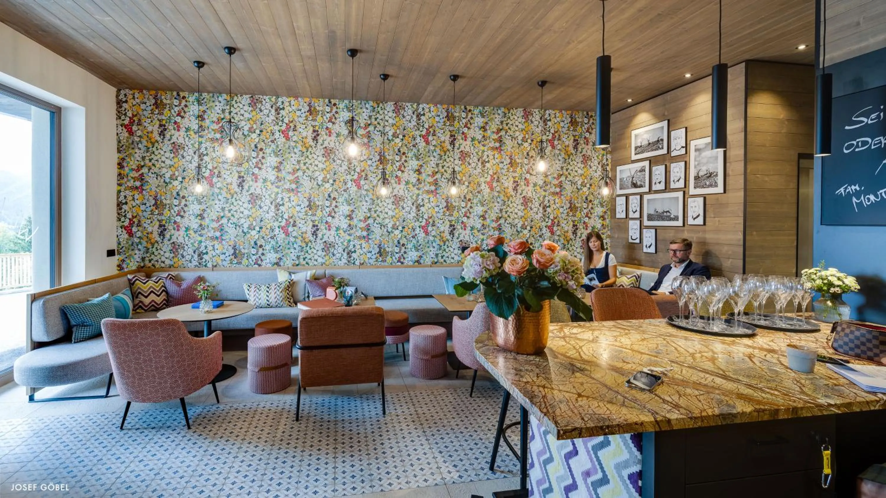 Lobby or reception in Hideaway Hotel Montestyria Chalets & Suiten