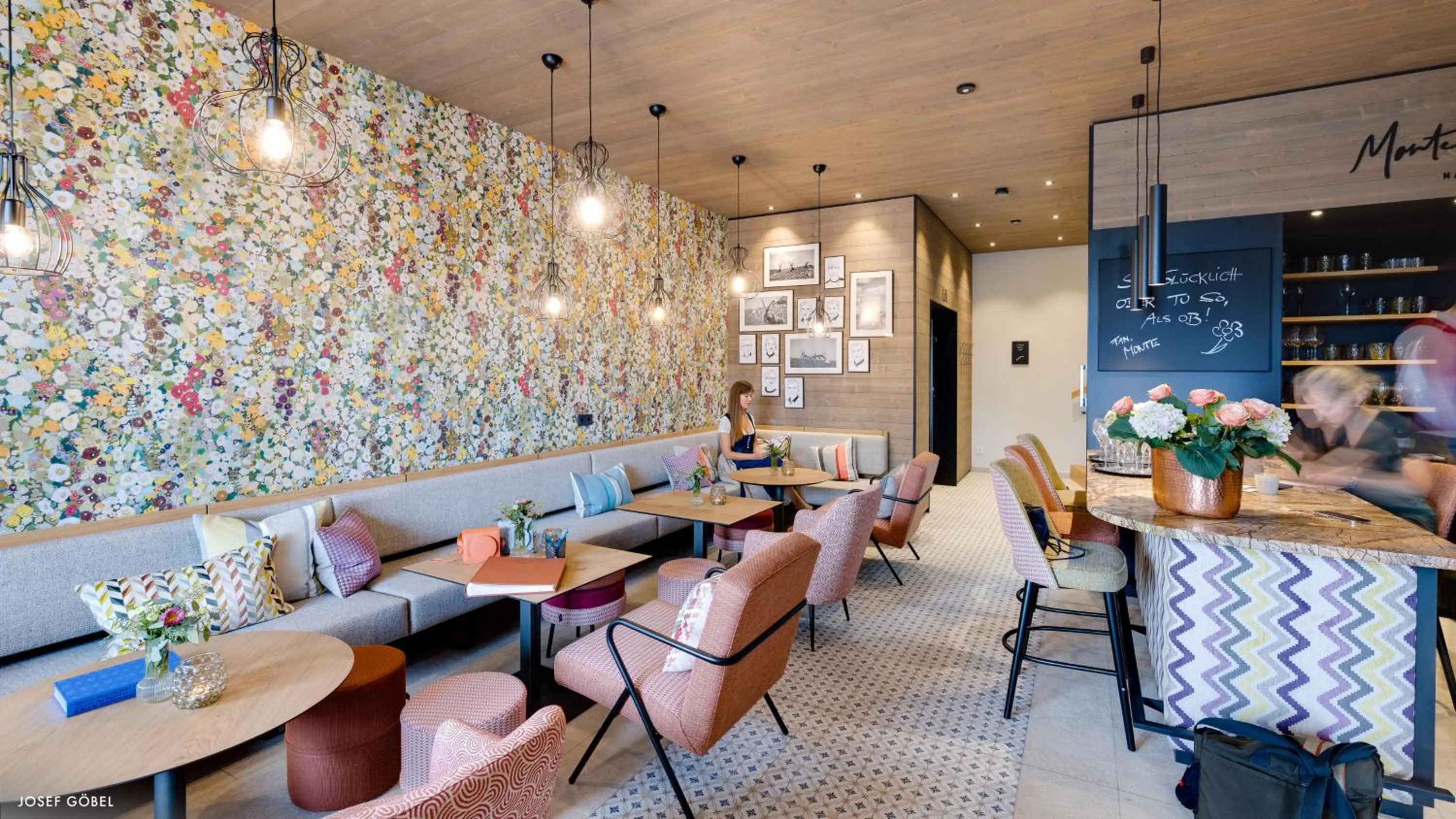 Lobby or reception in Hideaway Hotel Montestyria Chalets & Suiten