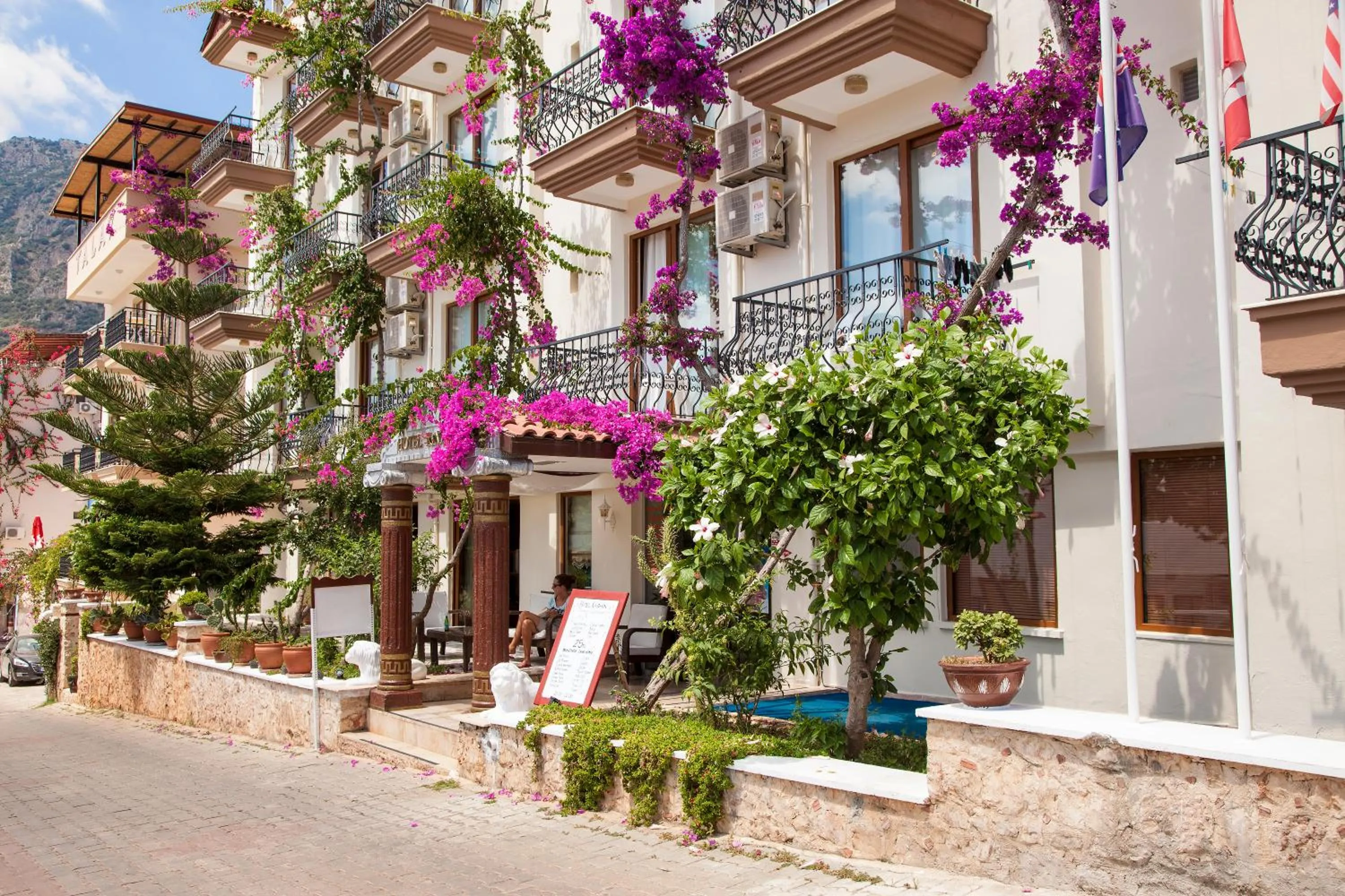 Facade/entrance in Hotel Kayahan