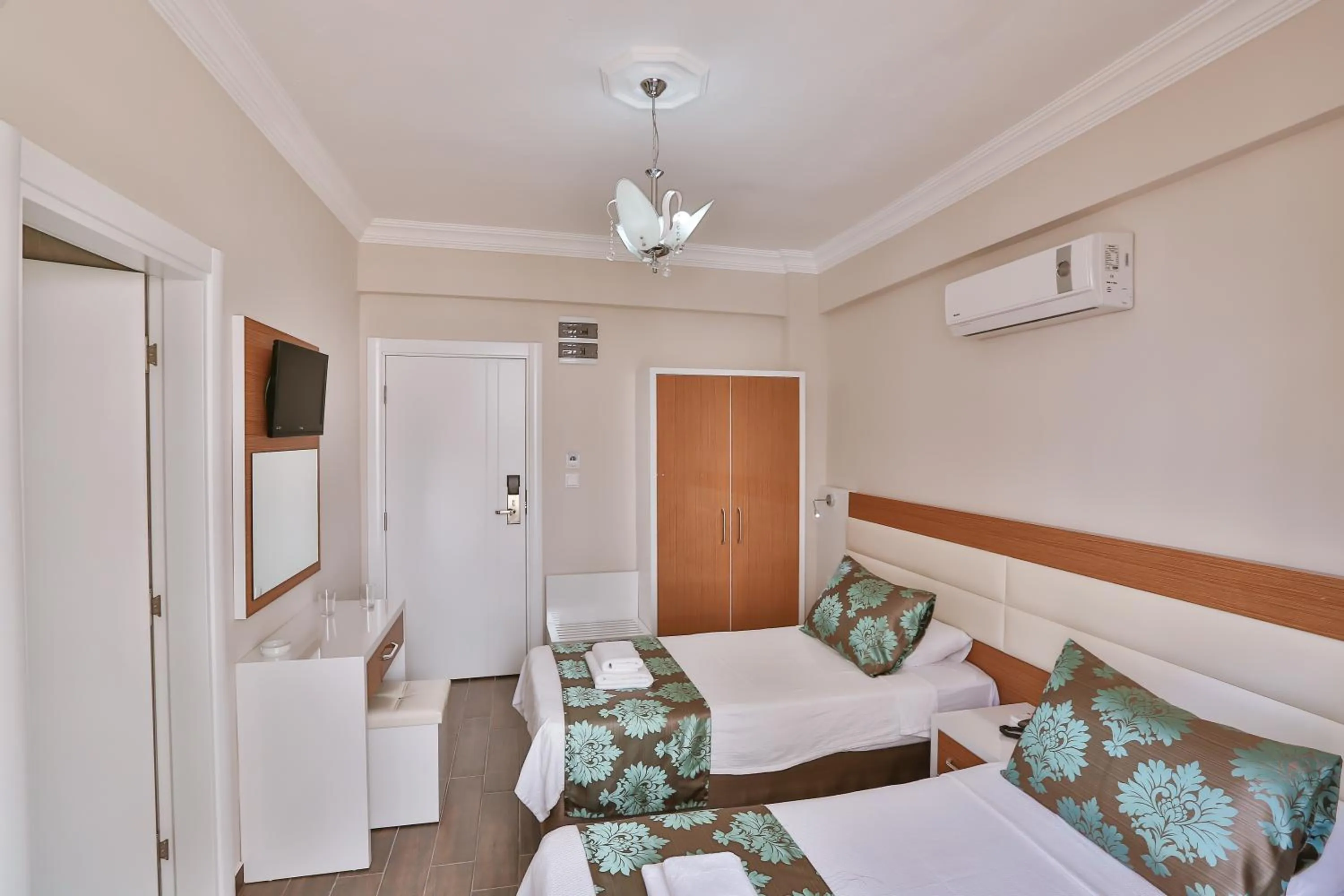 Photo of the whole room, Bed in Hotel Kayahan