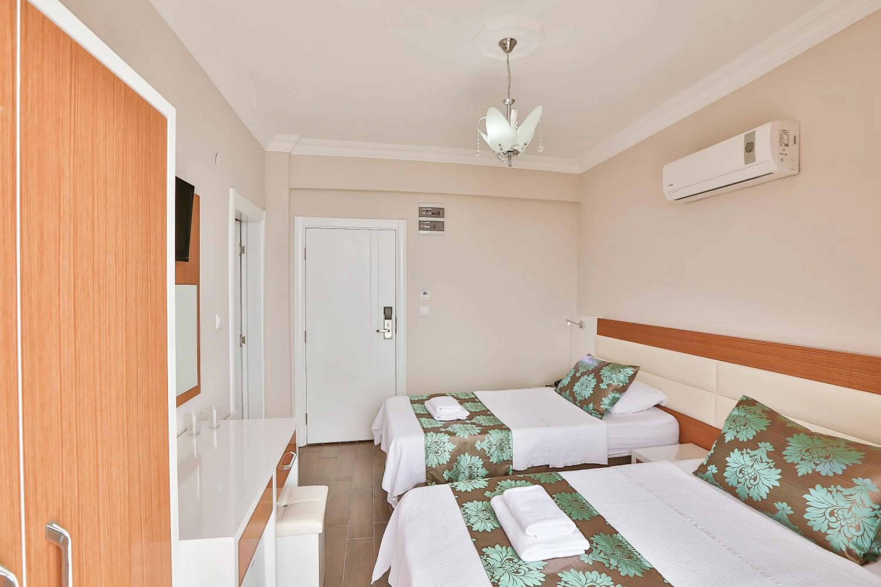 Photo of the whole room, Bed in Hotel Kayahan