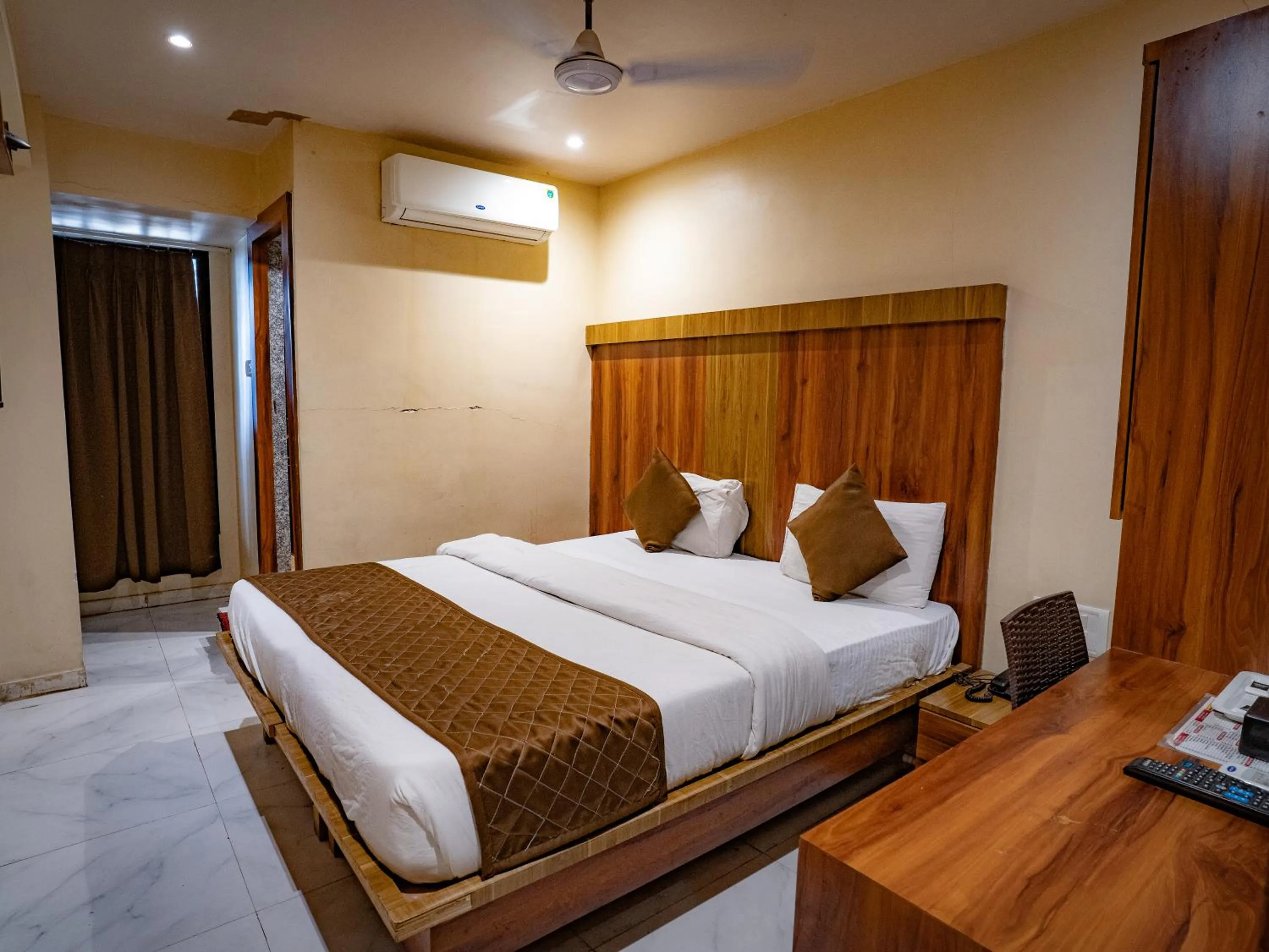 Bed in Hotel Mourya Residency