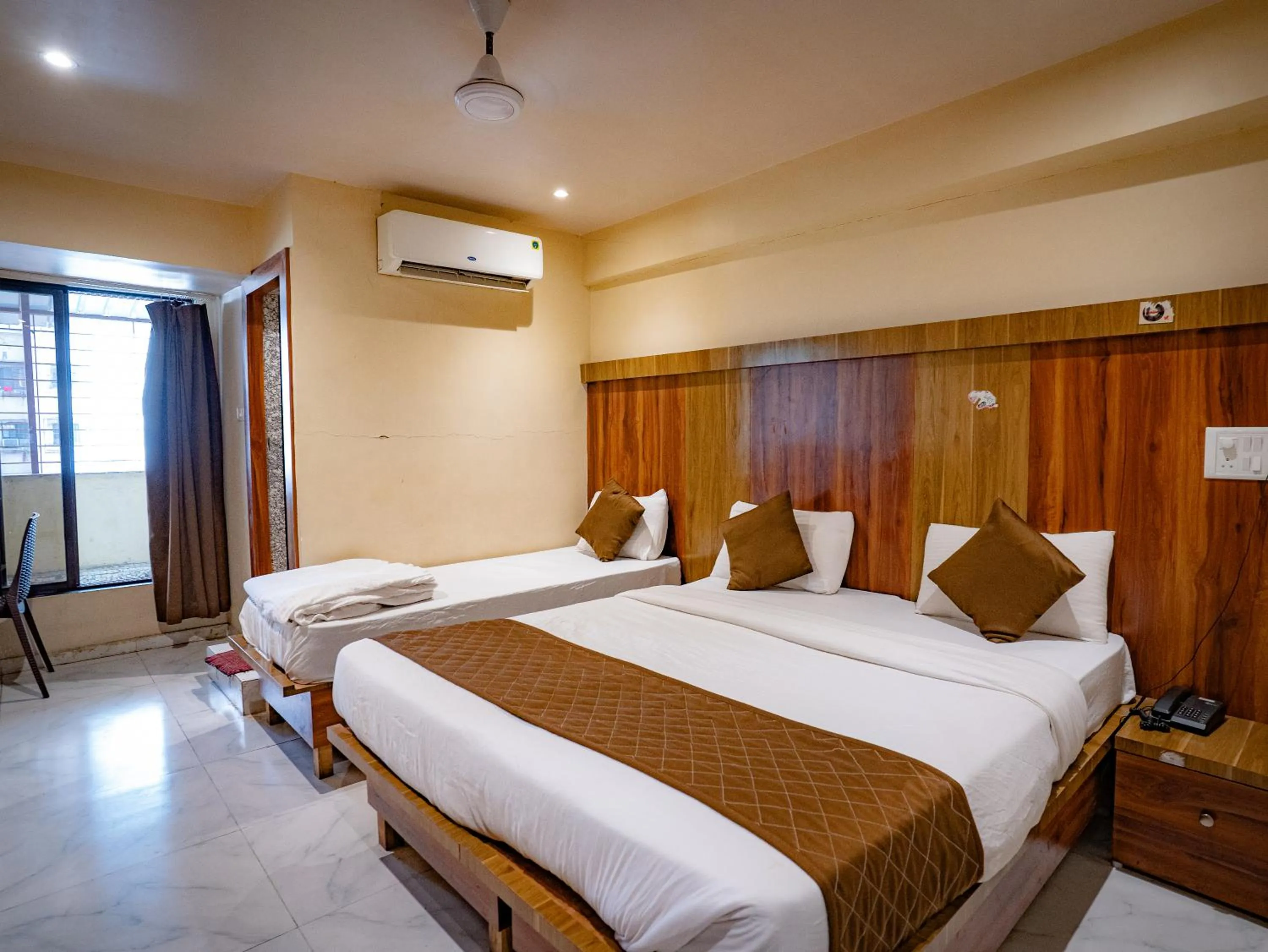 Bed in Hotel Mourya Residency