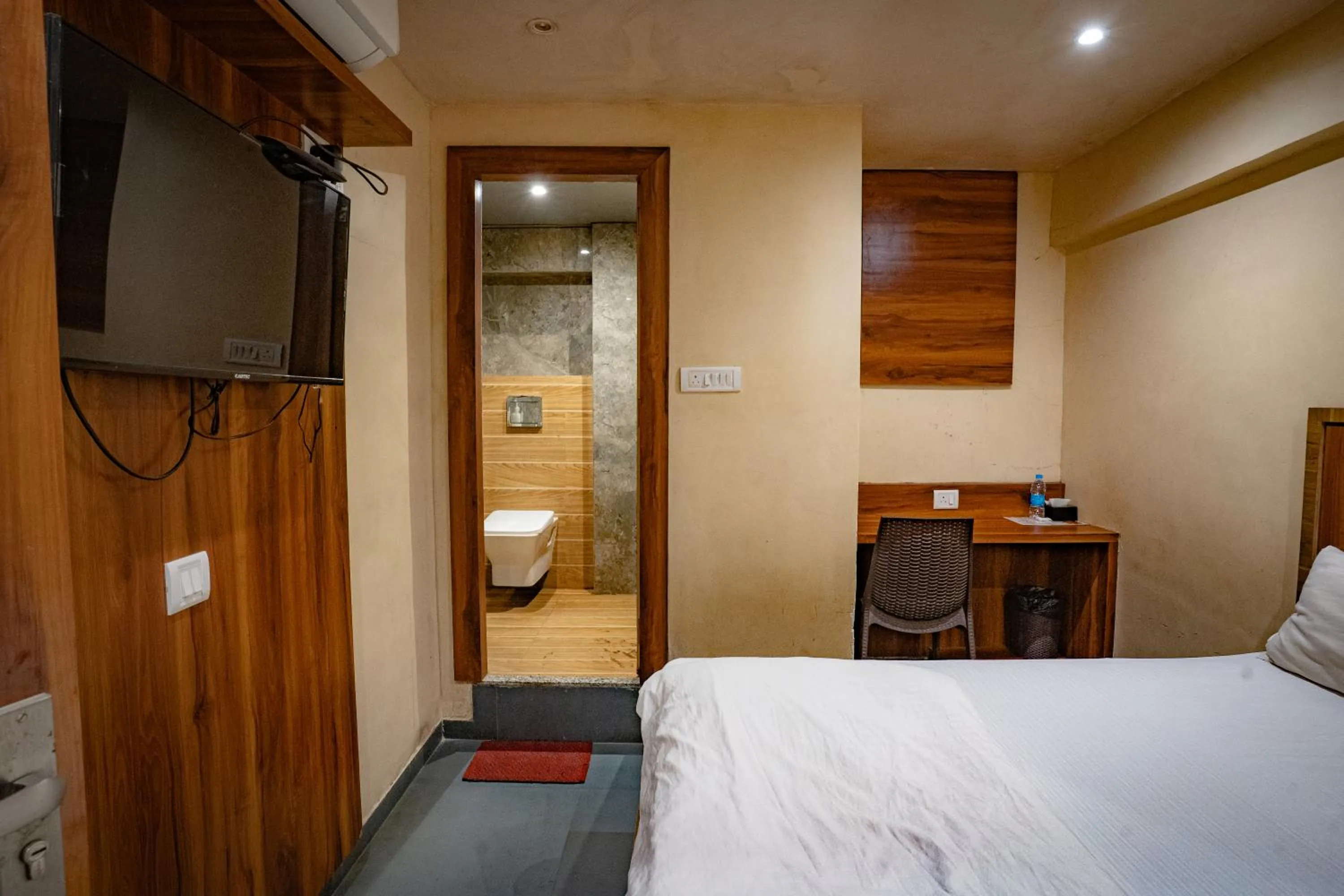 Bed in Hotel Mourya Residency