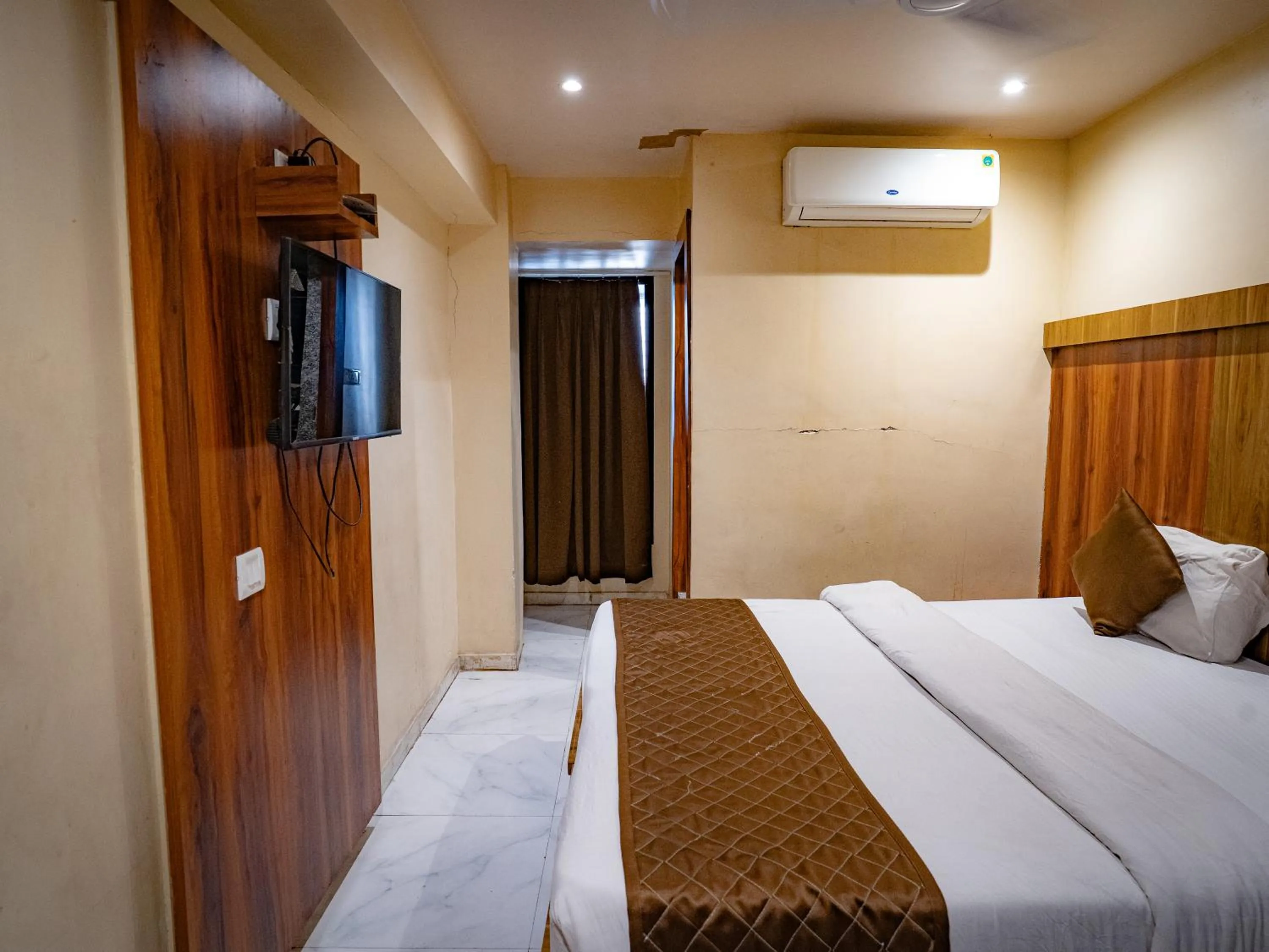 Bed in Hotel Mourya Residency