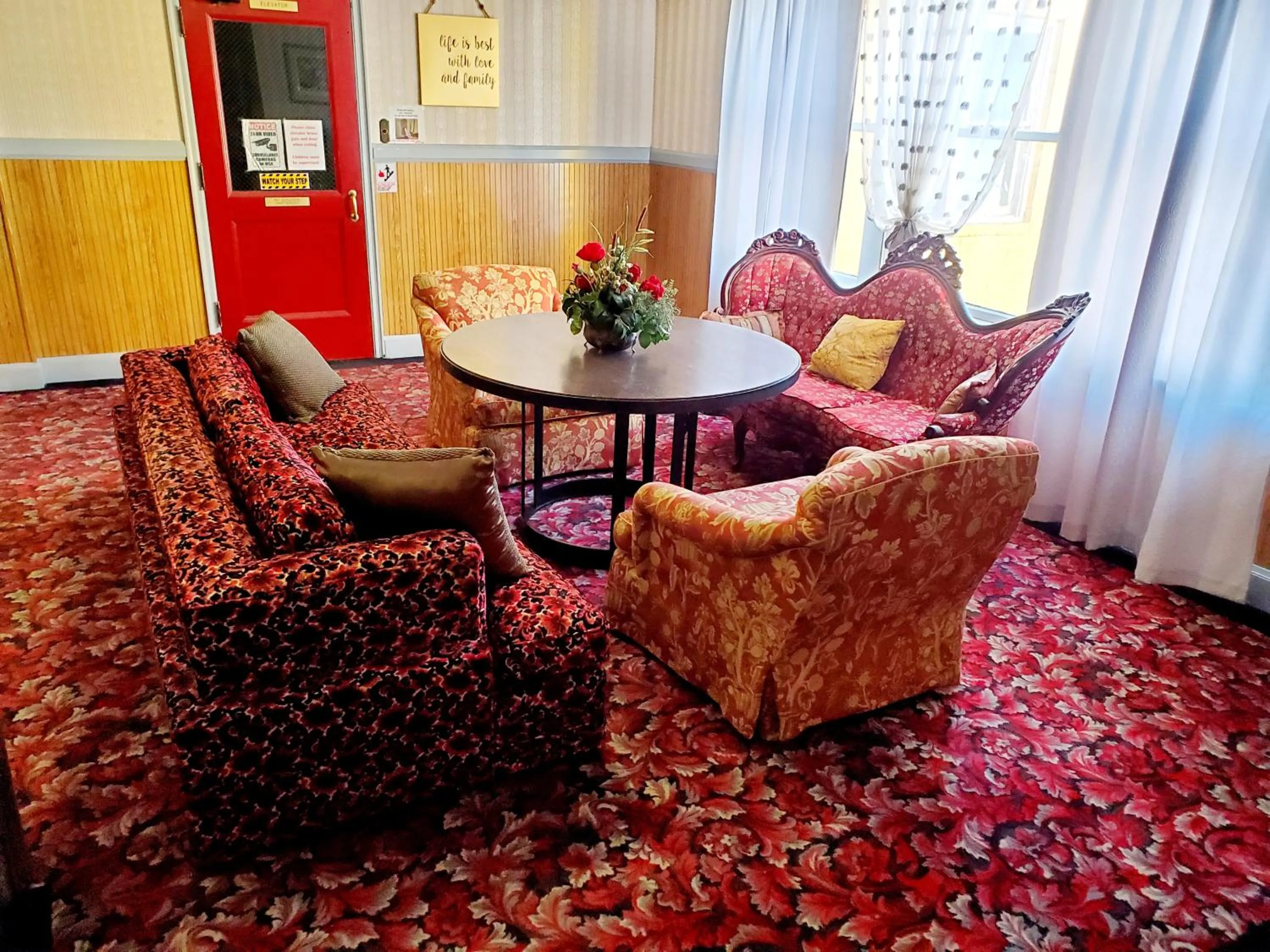 Lounge or bar in Monte Villa Hotel